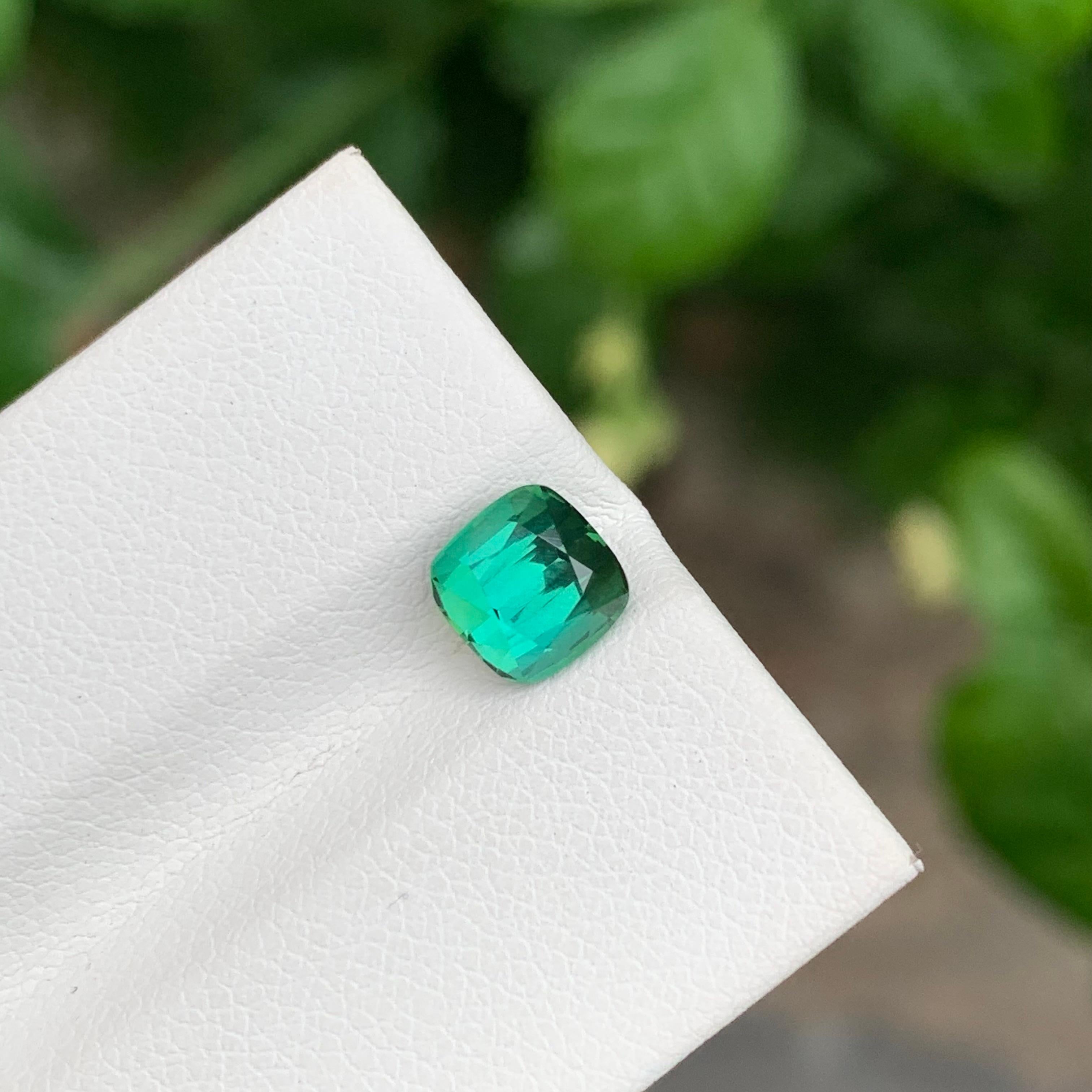 Adorable tourmaline naturelle taille coussin vert bleuté de 1,70 carat Neuf - En vente à Peshawar, PK