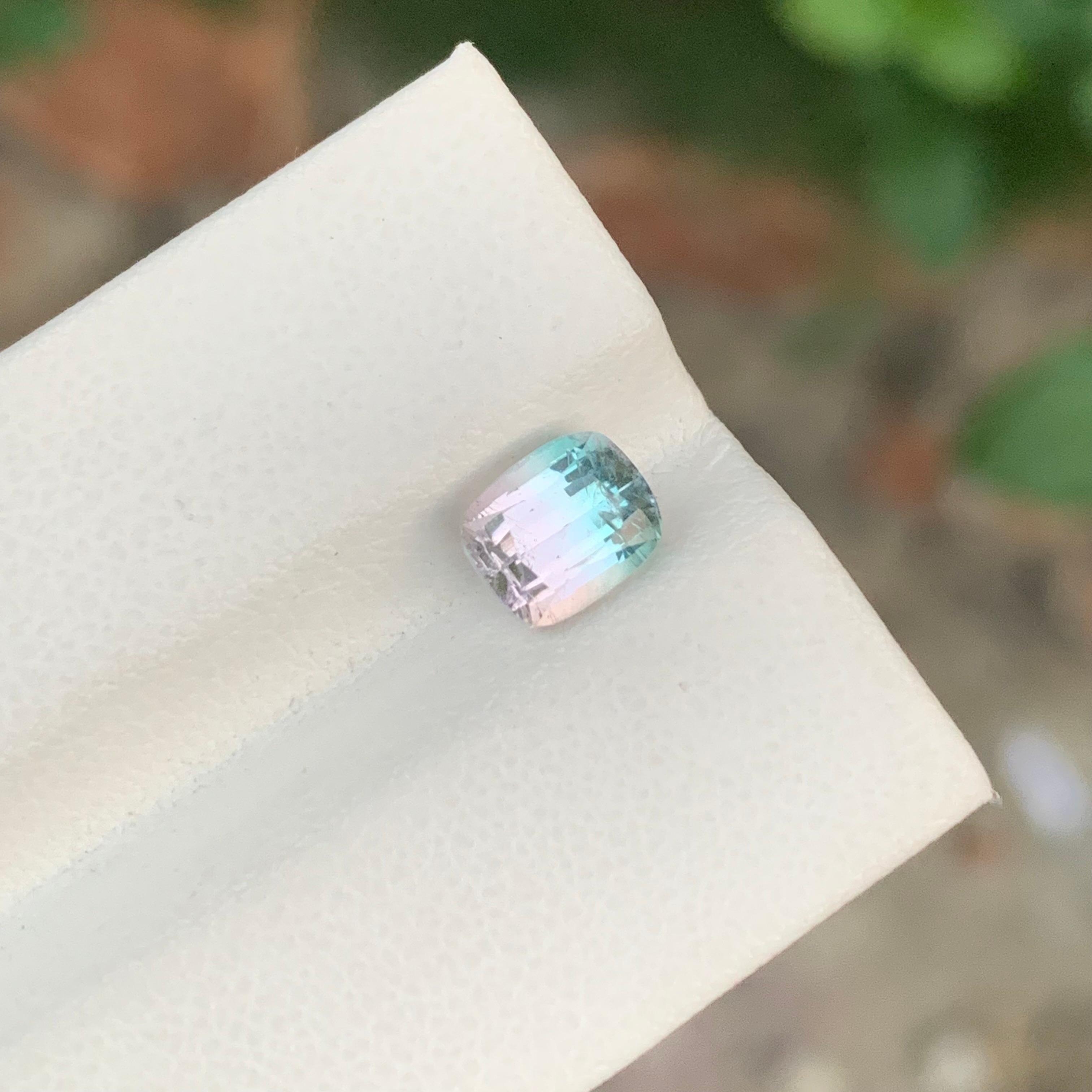 Adorable 1.75 Carat Natural Faceted Bi Colour Tourmaline Cushion Shape Gemstone In New Condition For Sale In Peshawar, PK