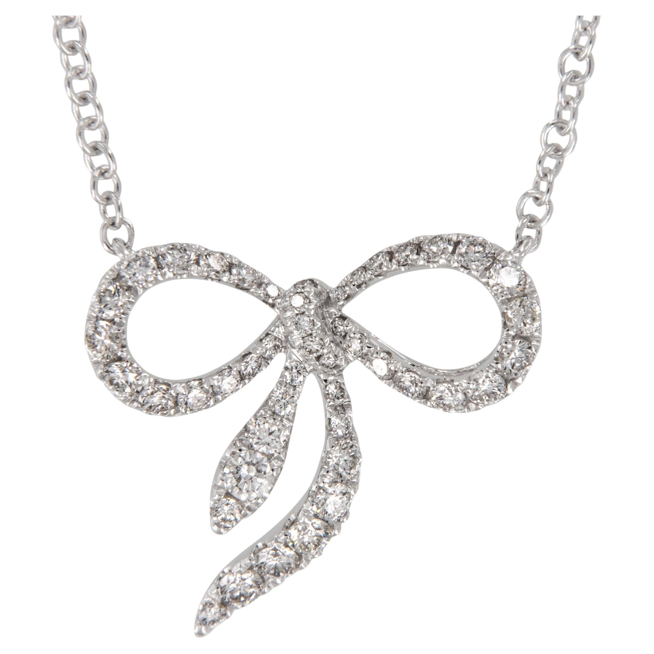 Adorable, Collar con Lazo de Diamantes de Oro Blanco de 18 Kilates de 0,63 Cttw en venta