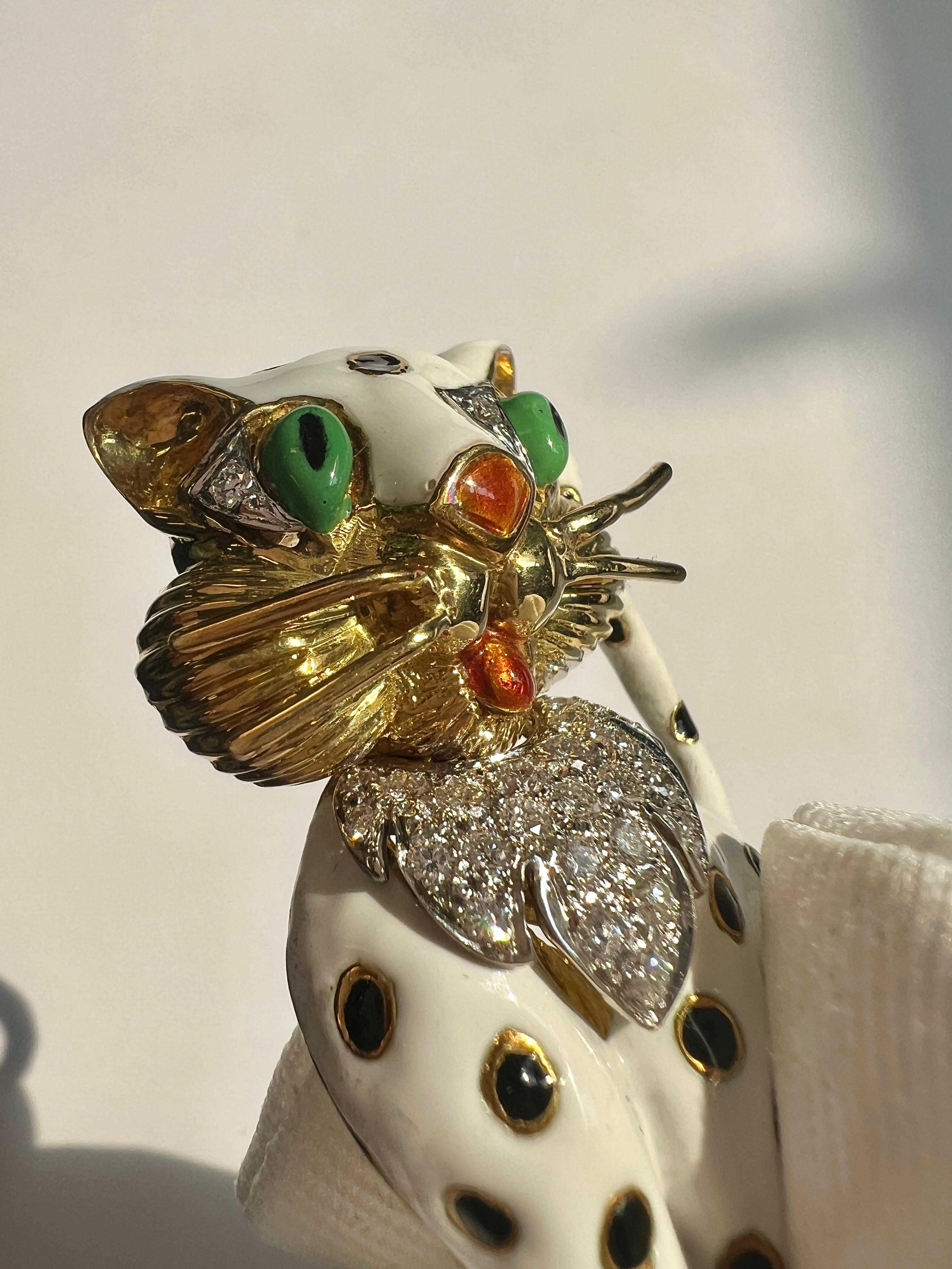 Adorable 18k Yellow Gold Enamel Diamond Cat Brooch For Sale 5