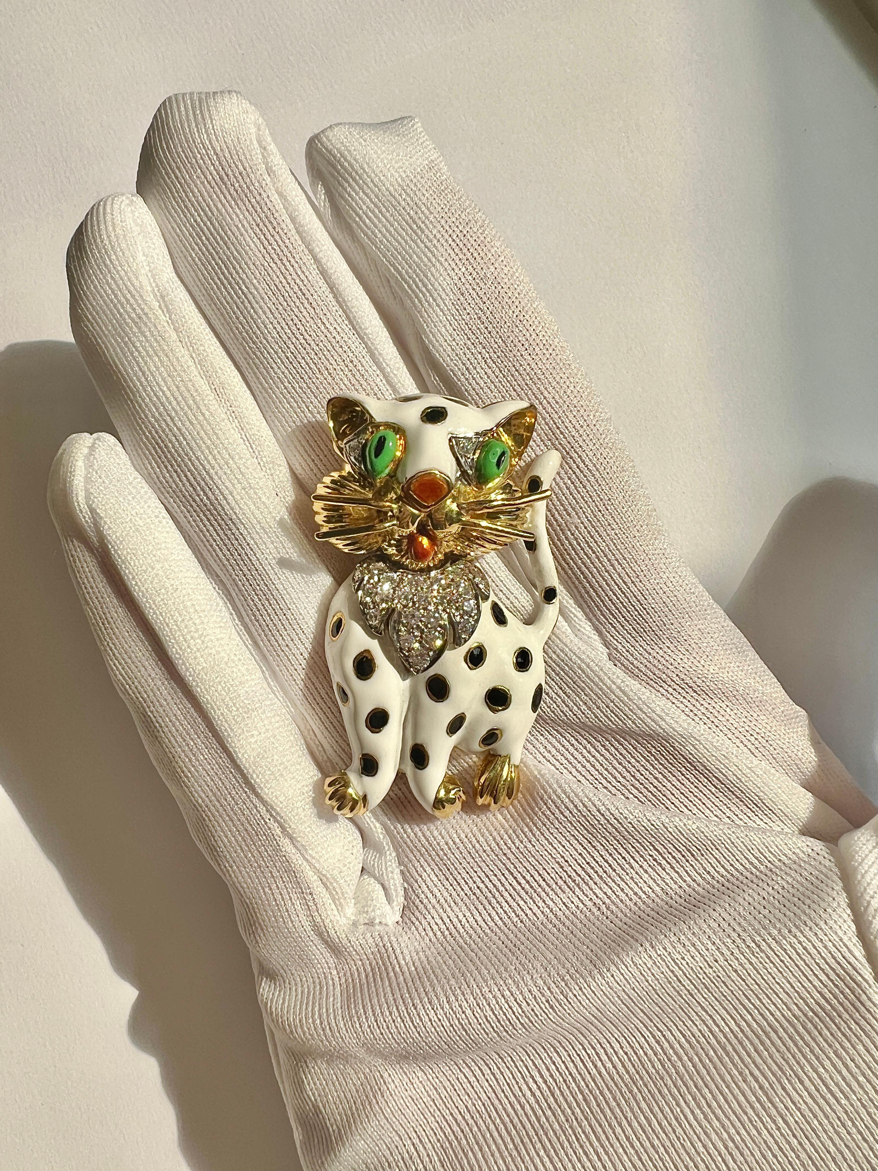 Adorable 18k Yellow Gold Enamel Diamond Cat Brooch For Sale 4