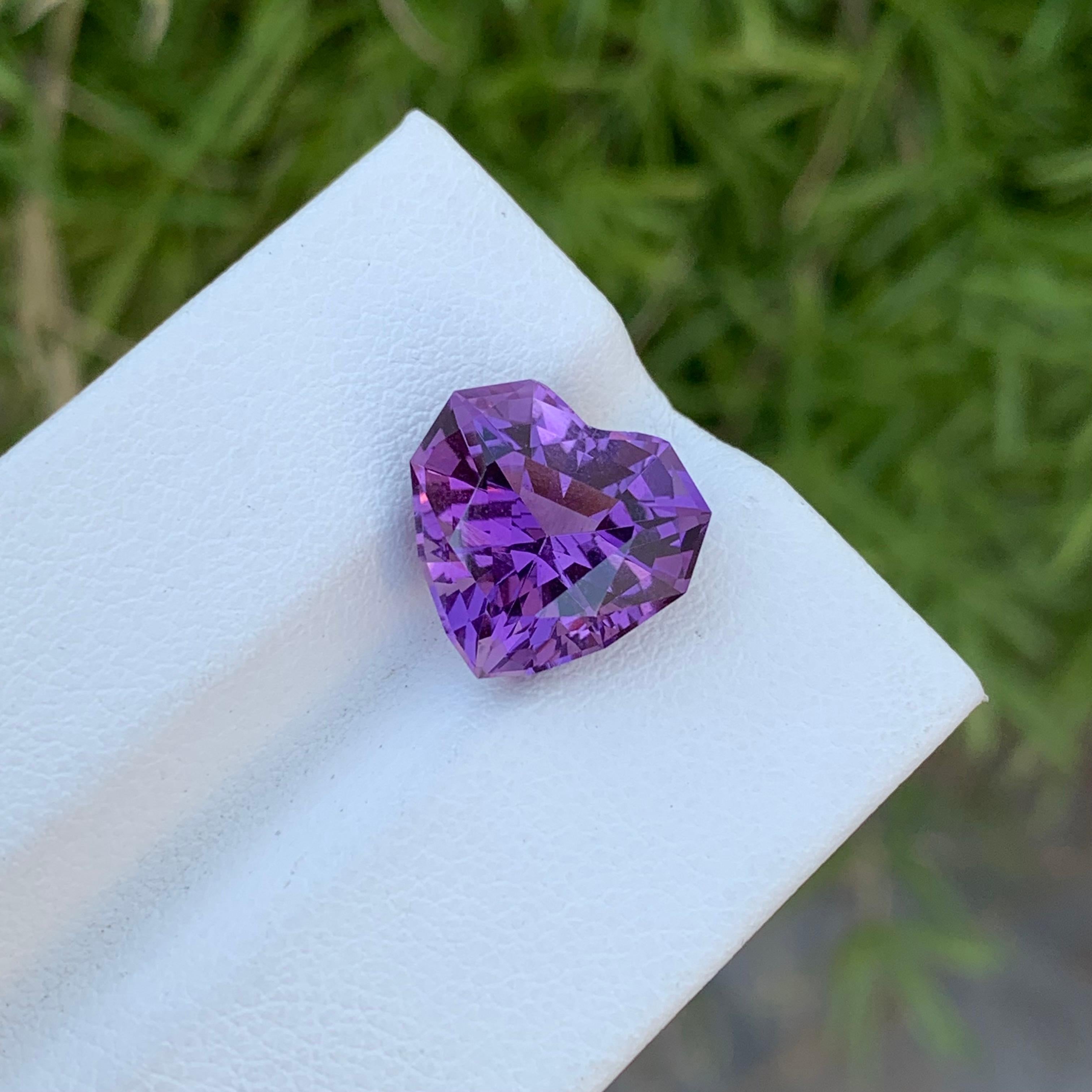 Adorable 5.25 Carats Natural Loose Heart Shape Dark Purple Amethyst Gem For Ring In New Condition For Sale In Peshawar, PK