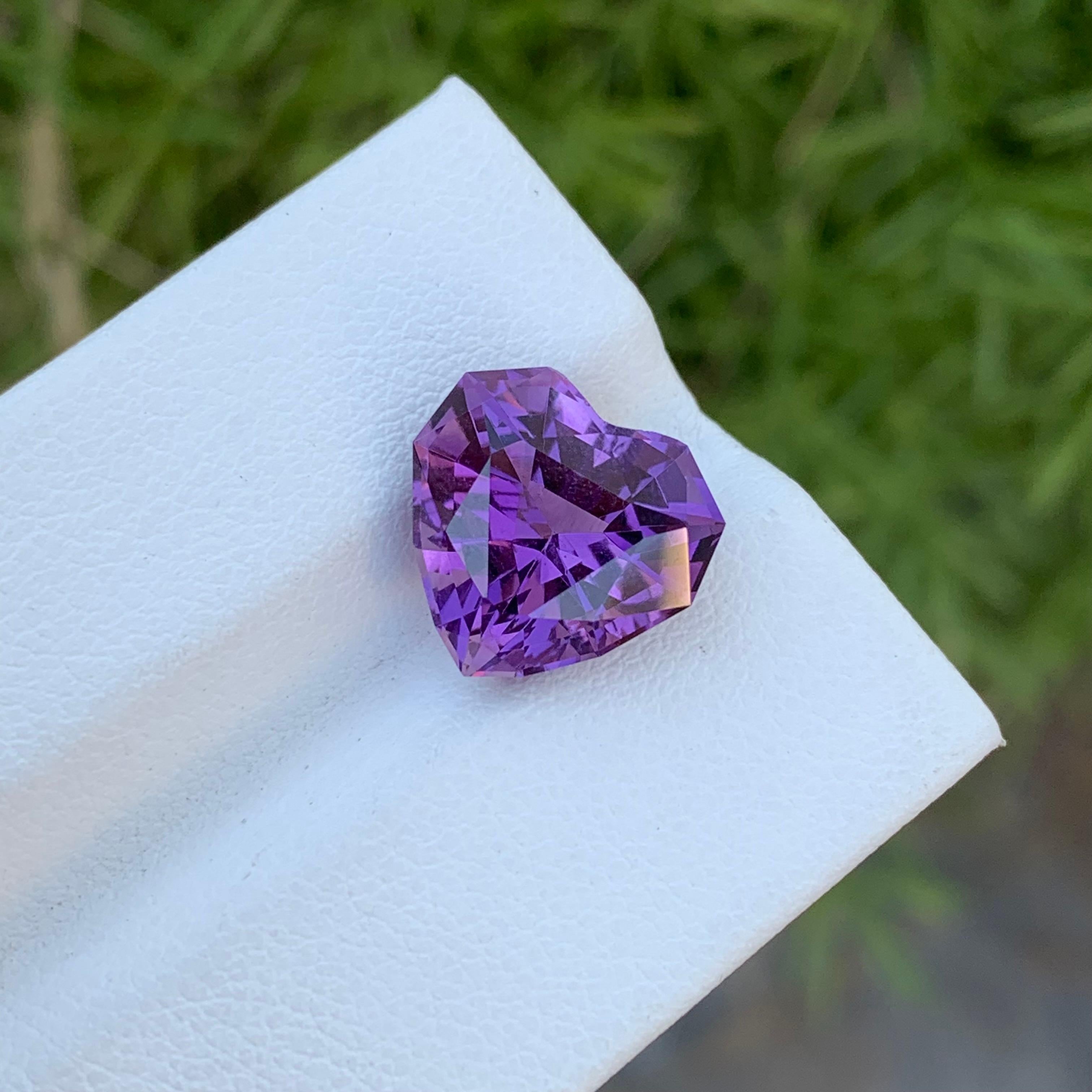 Adorable 5.25 Carats Natural Loose Heart Shape Dark Purple Amethyst Gem For Ring For Sale 1