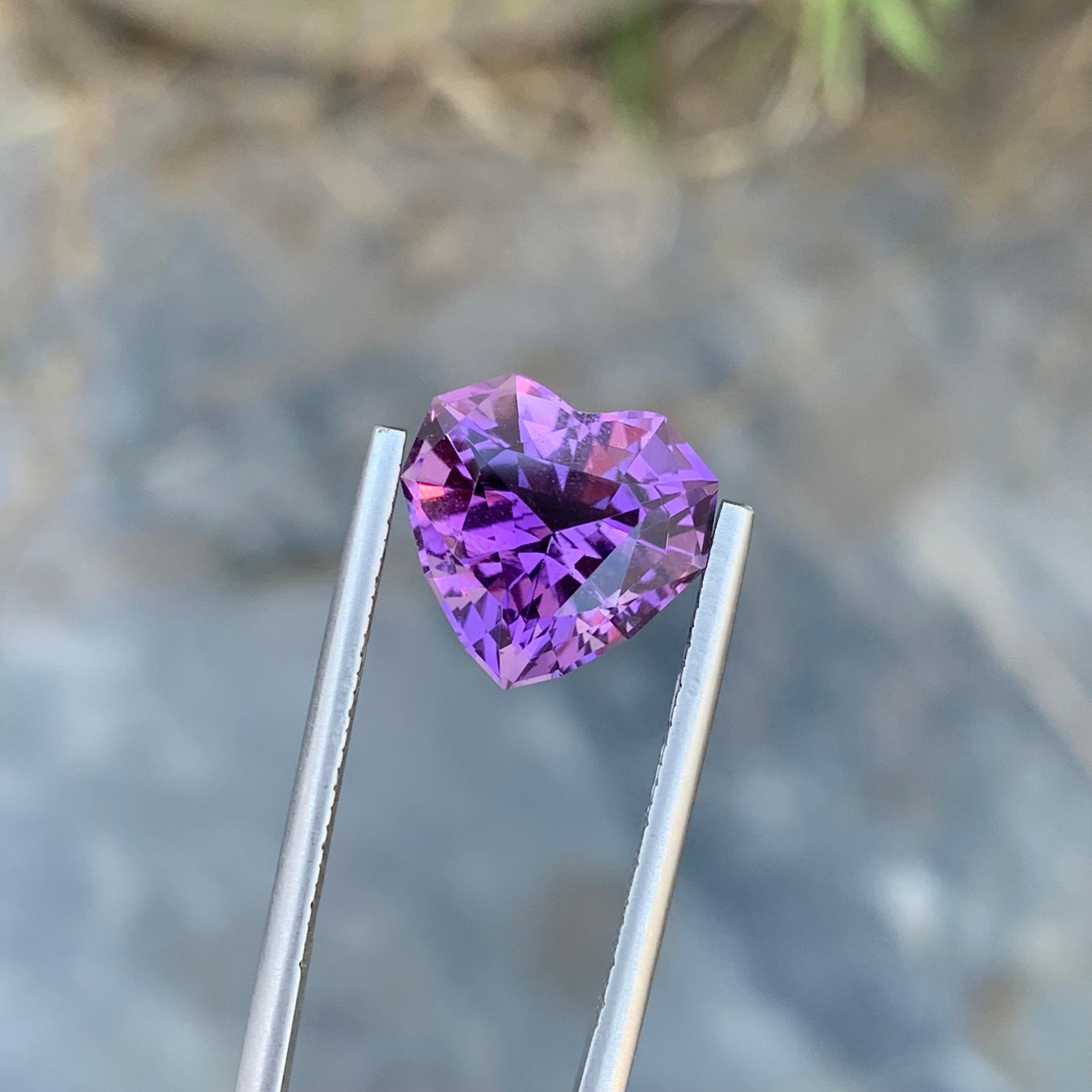 Adorable 5.25 Carats Natural Loose Heart Shape Dark Purple Amethyst Gem For Ring For Sale 2