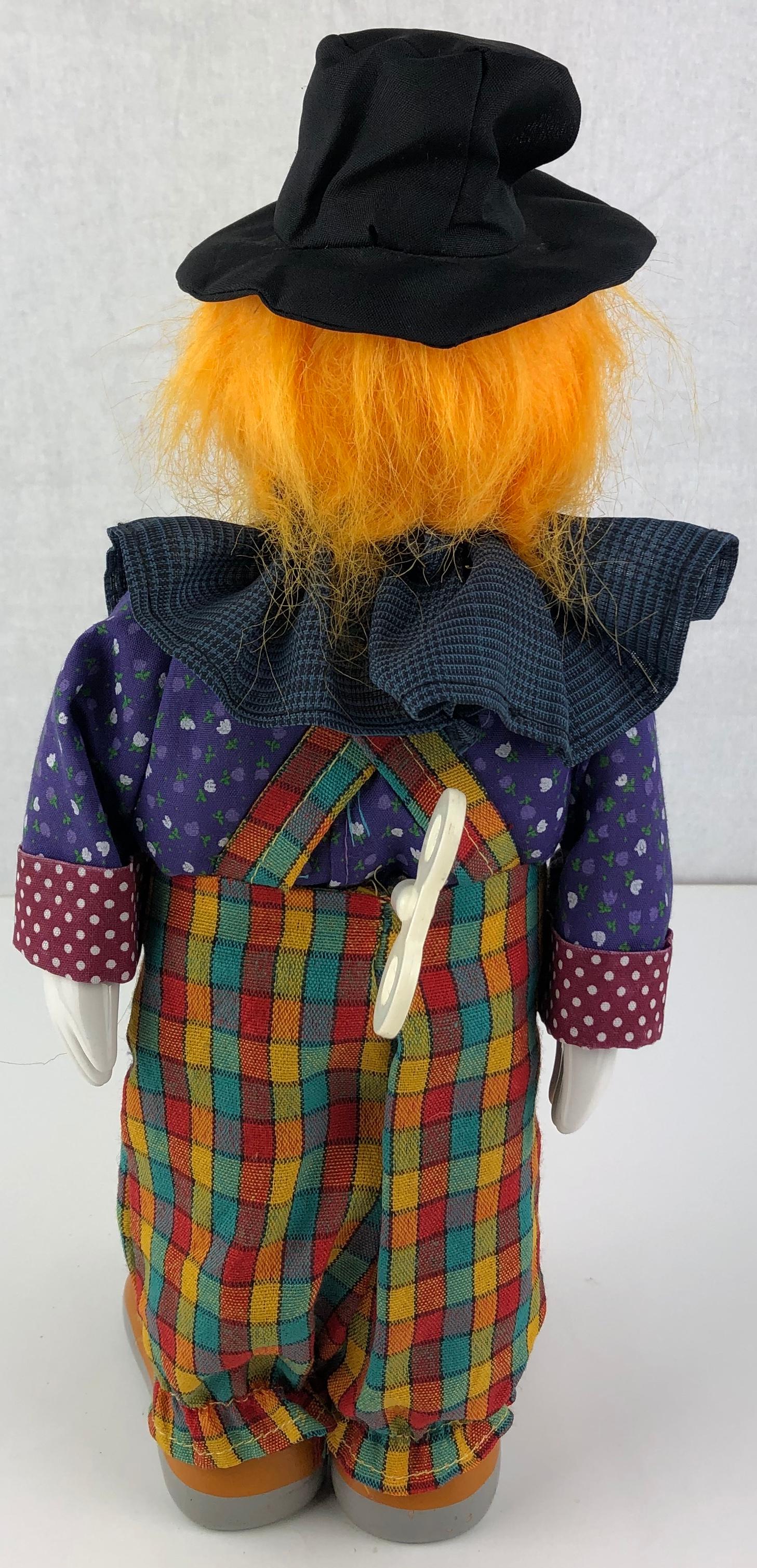 A fine quality therapeutic musical automaton clown toy in wonderful vintage condition.
Features porcelain head, hands and feet. 
Made in France during the 1950s and is in perfect working condition.

Measures: 6