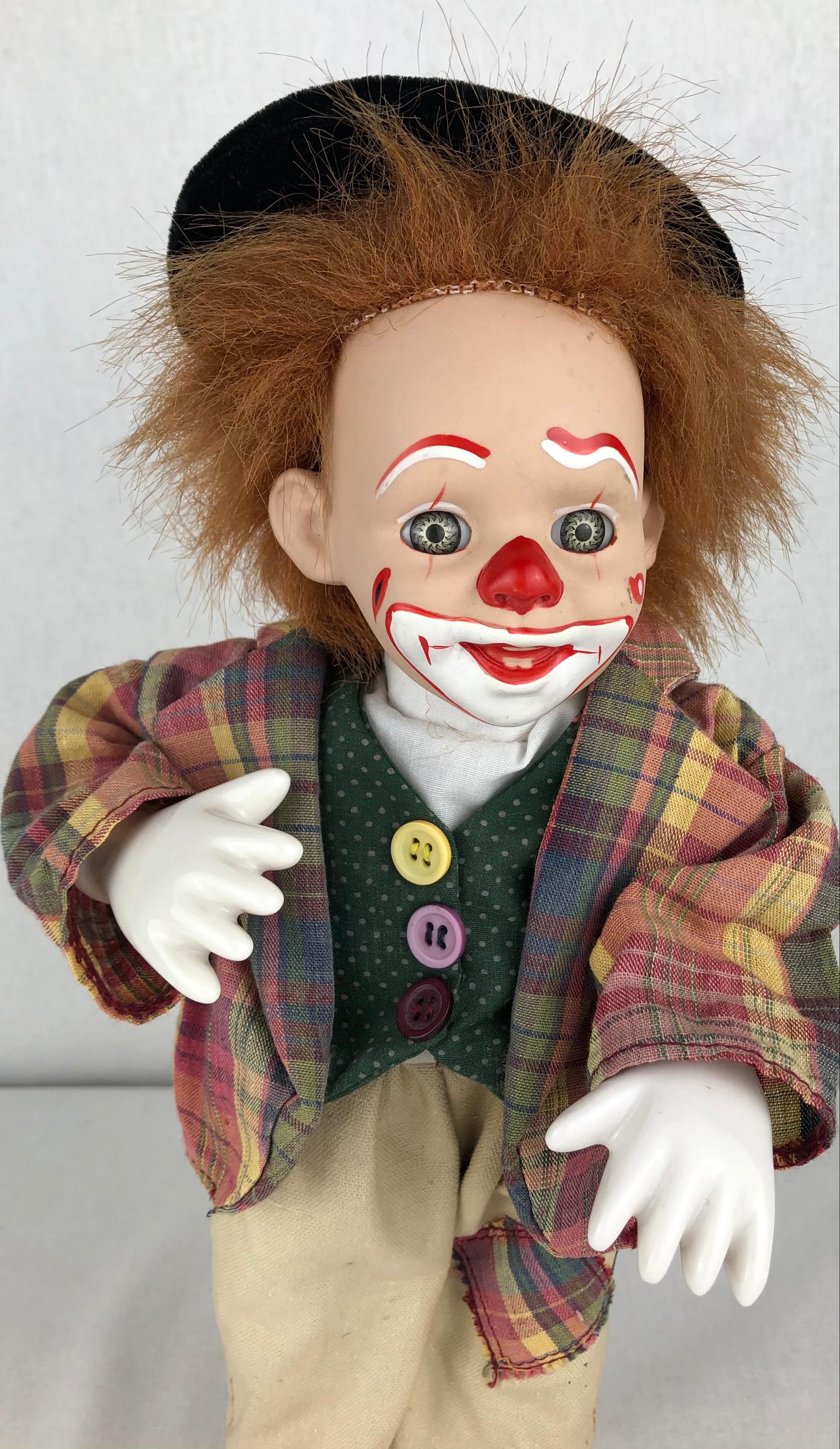 A fine quality therapeutic musical automaton clown toy in wonderful vintage condition.
Features porcelain head, hands and feet.
Made in France during the 1950s and is in perfect working condition.

Measures: 5 7/8