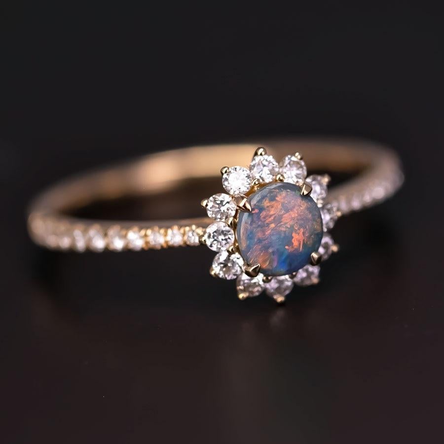 Women's or Men's Adorable Black Opal Halo Diamond Engagement Ring 18K Yellow Gold For Sale