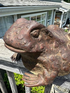 Adorable sculpture de grenouille en bronze