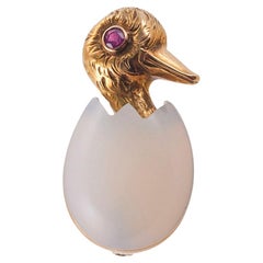 Vintage Adorable Cartier Chalcedony Ruby Gold Duckling in an Egg Brooch