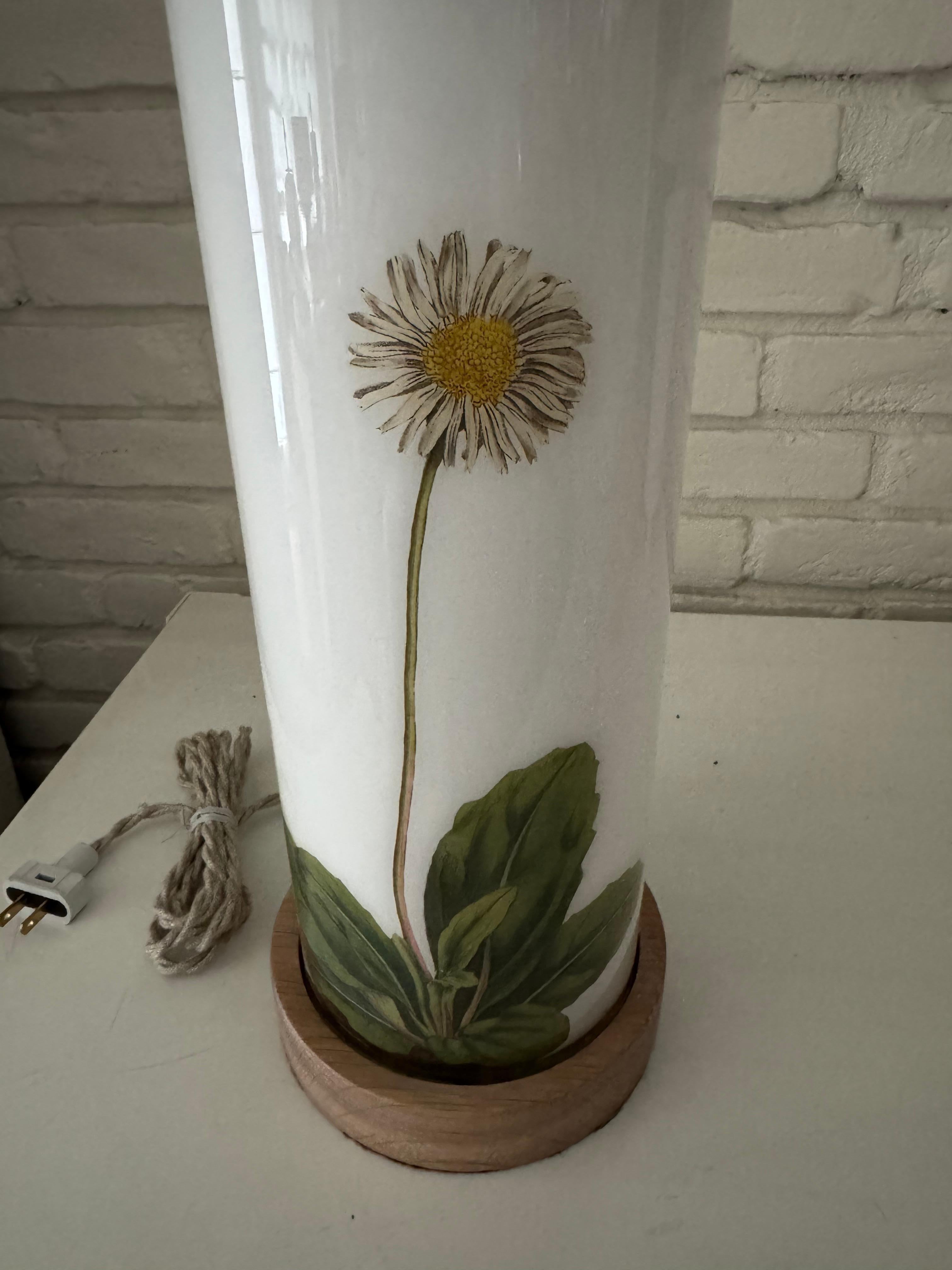 American Adorable Daisy decoupage lamp For Sale