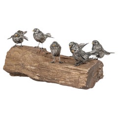 Adorable familia de seis polluelos peludos Buccellati de plata de ley sobre madera petrificada