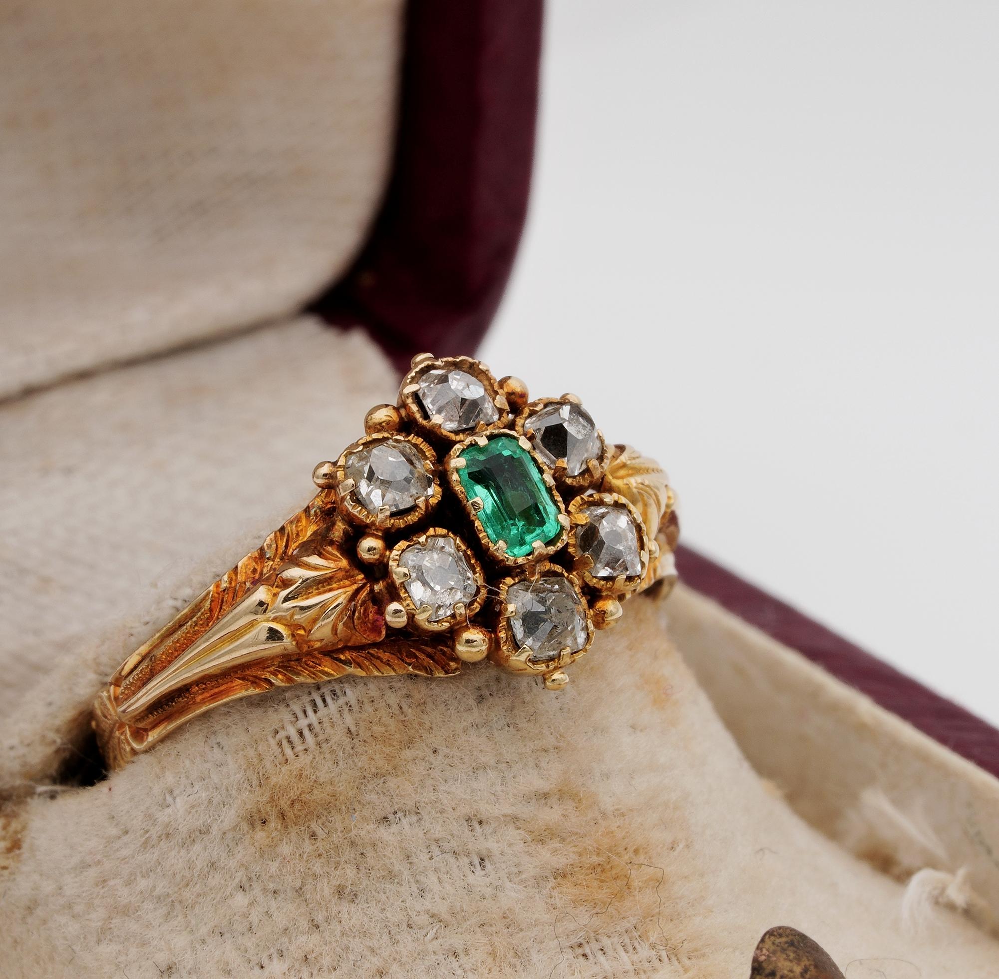 Adorable Georgian Diamond Emerald Daisy Ring 18 Karat In Good Condition For Sale In Napoli, IT