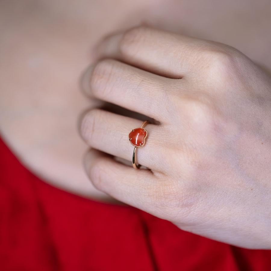 Arts and Crafts Adorabile anello di fidanzamento a forma di cuore con opale di fuoco in oro giallo 18 carati in vendita