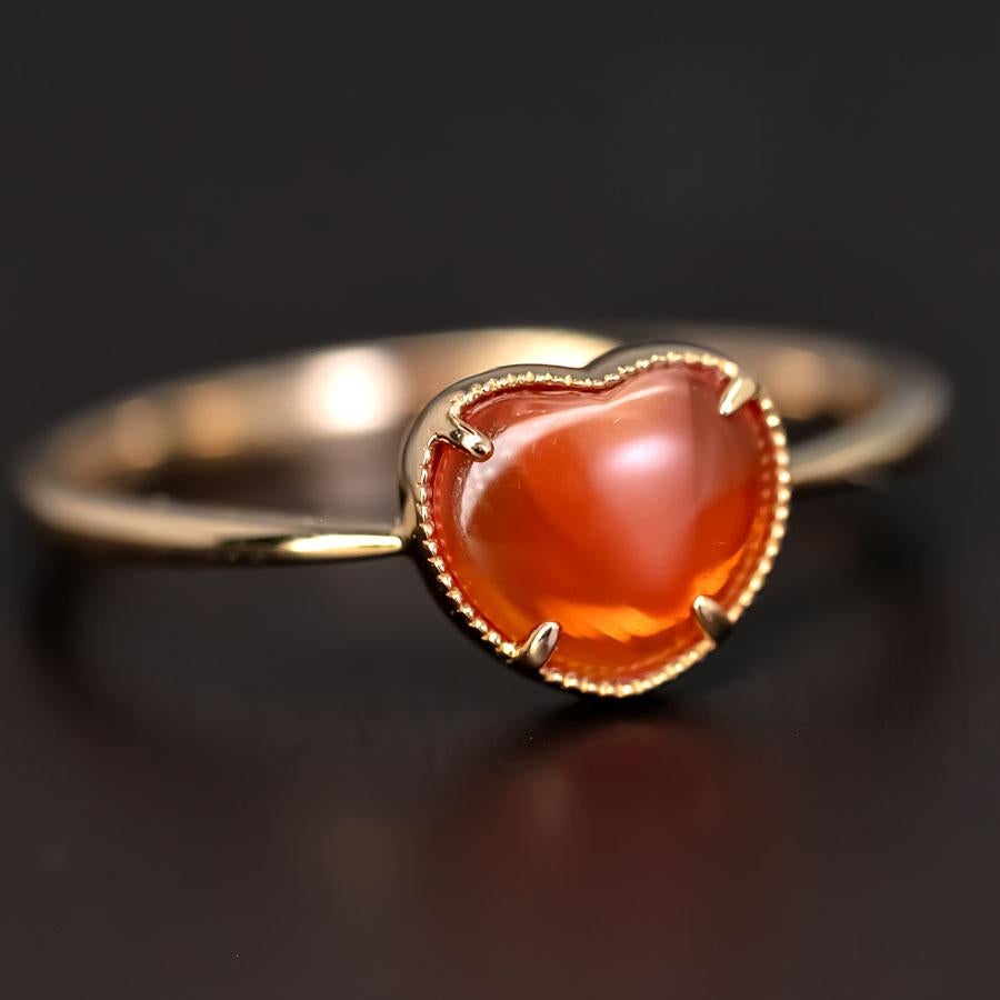 Cuore Adorabile anello di fidanzamento a forma di cuore con opale di fuoco in oro giallo 18 carati in vendita