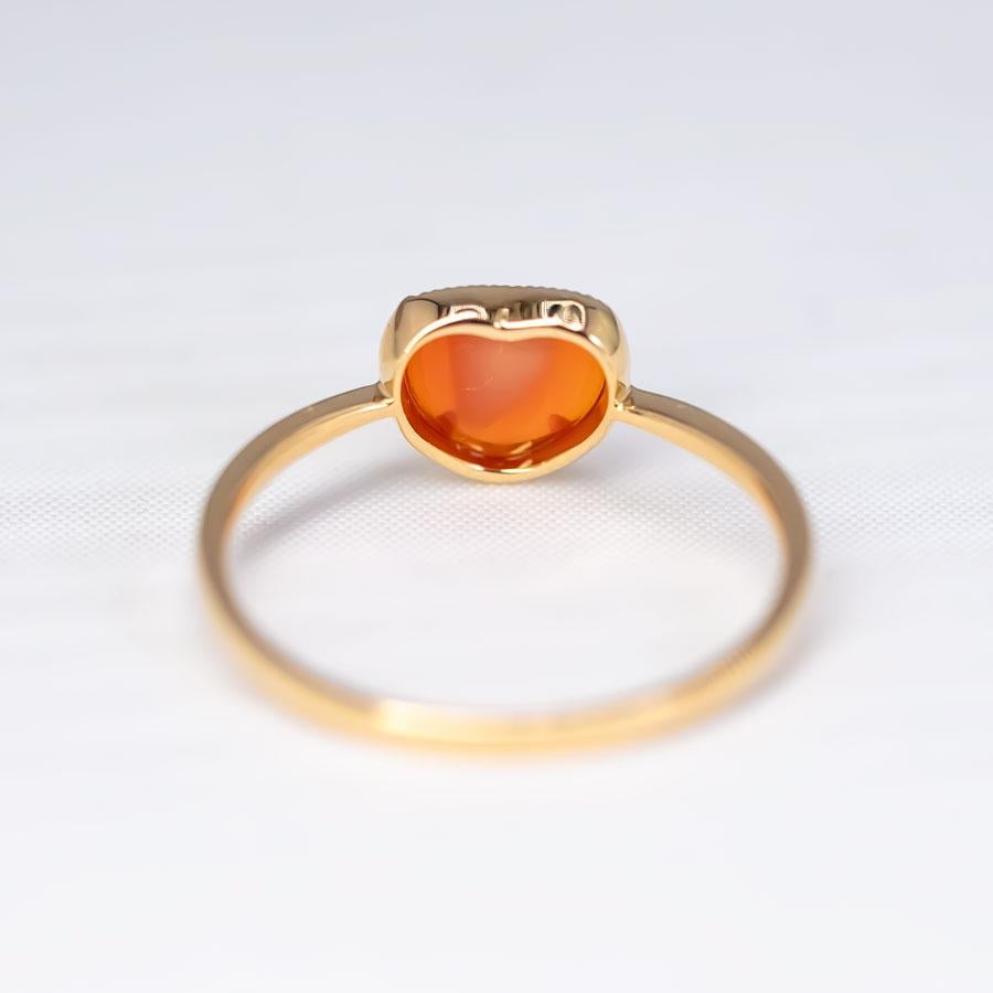 Adorabile anello di fidanzamento a forma di cuore con opale di fuoco in oro giallo 18 carati In condizioni Nuovo in vendita a Suwanee, GA