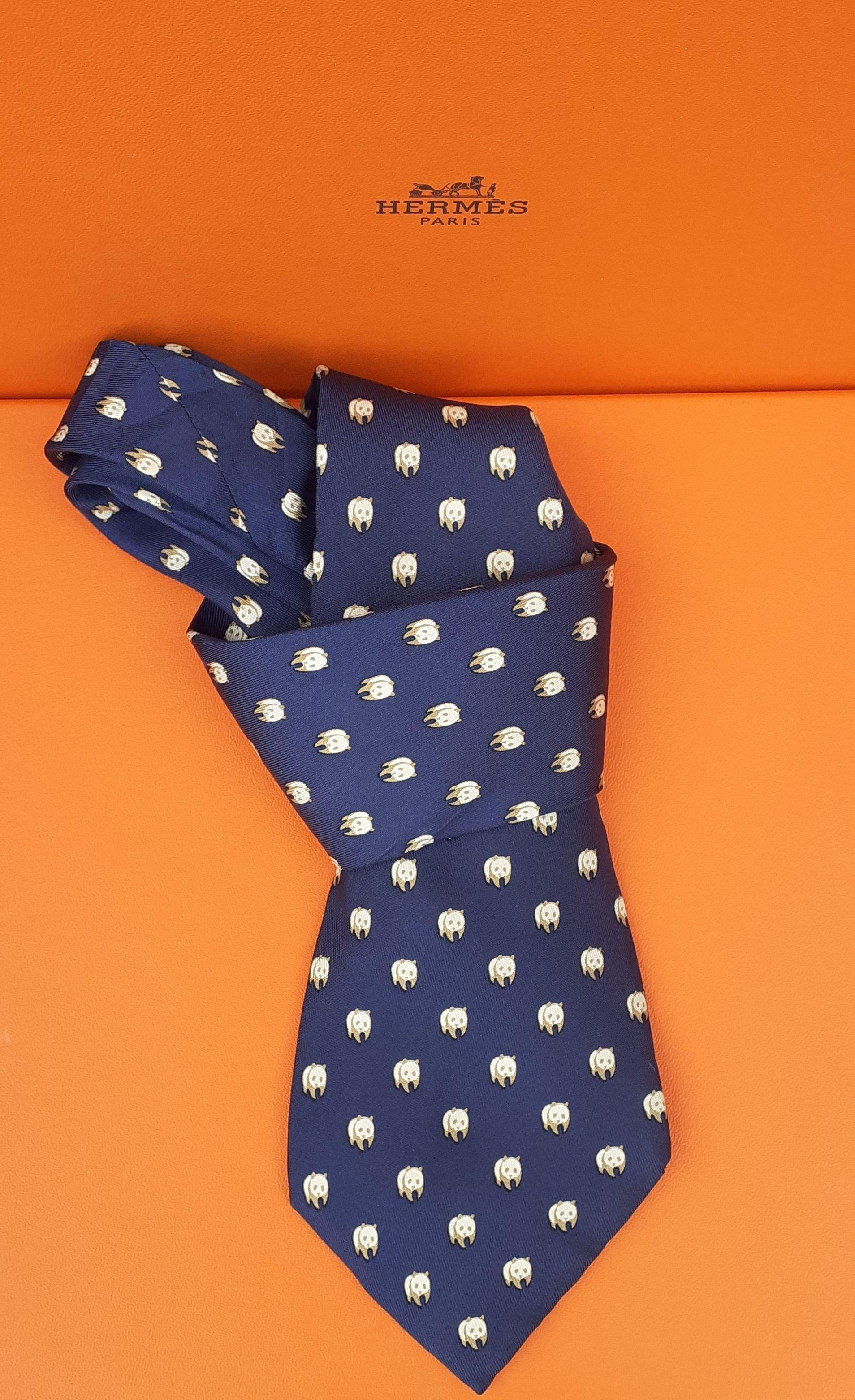 Super Cute Authentic Hermès Tie

Print: Pandas

Made in France

100% Silk

Colorways: Navy Blue, Beige, Ivory

Lined with plain navy blue silk

