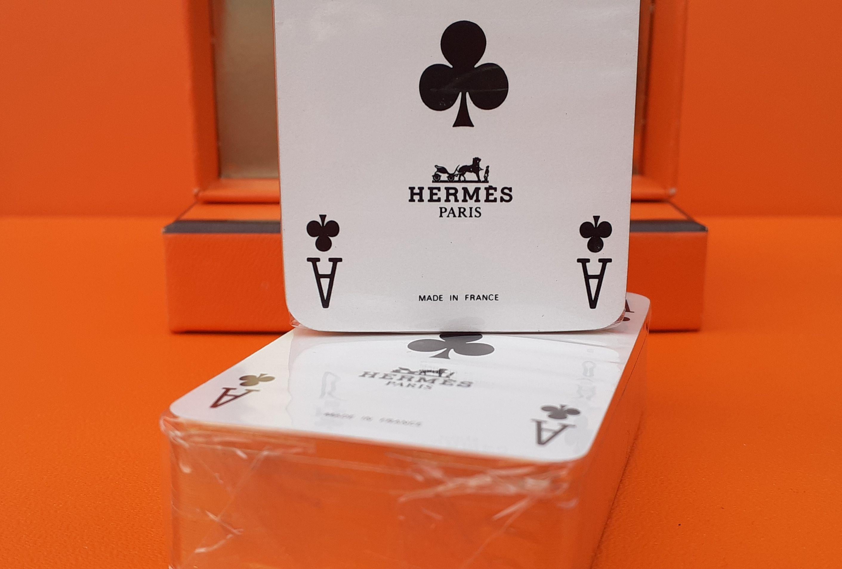 Adorable jeu de 2 mini jeux de cartes Hermès Motif Monarch De Poret en vente 1