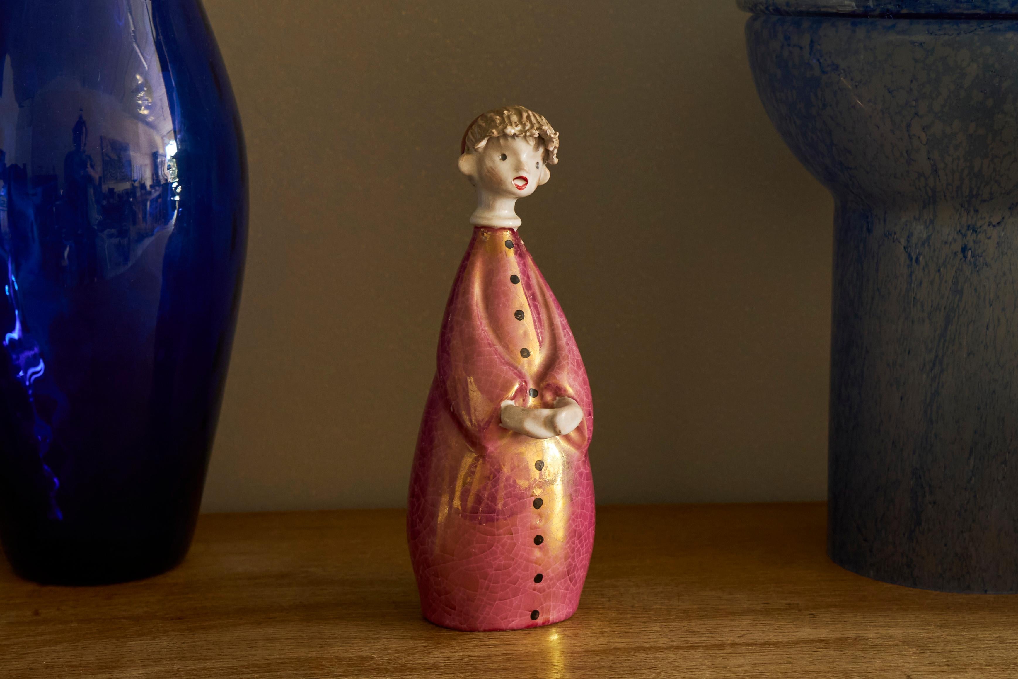 Adorable Italian Luster Glazed Studio Pottery Figurine 1960s

A highly adorable mid century child figurine in glazed studio pottery from Italy. 

Depicts a singing or talking boy - maybe a choir boy. Showing beautiful and intricate details like the