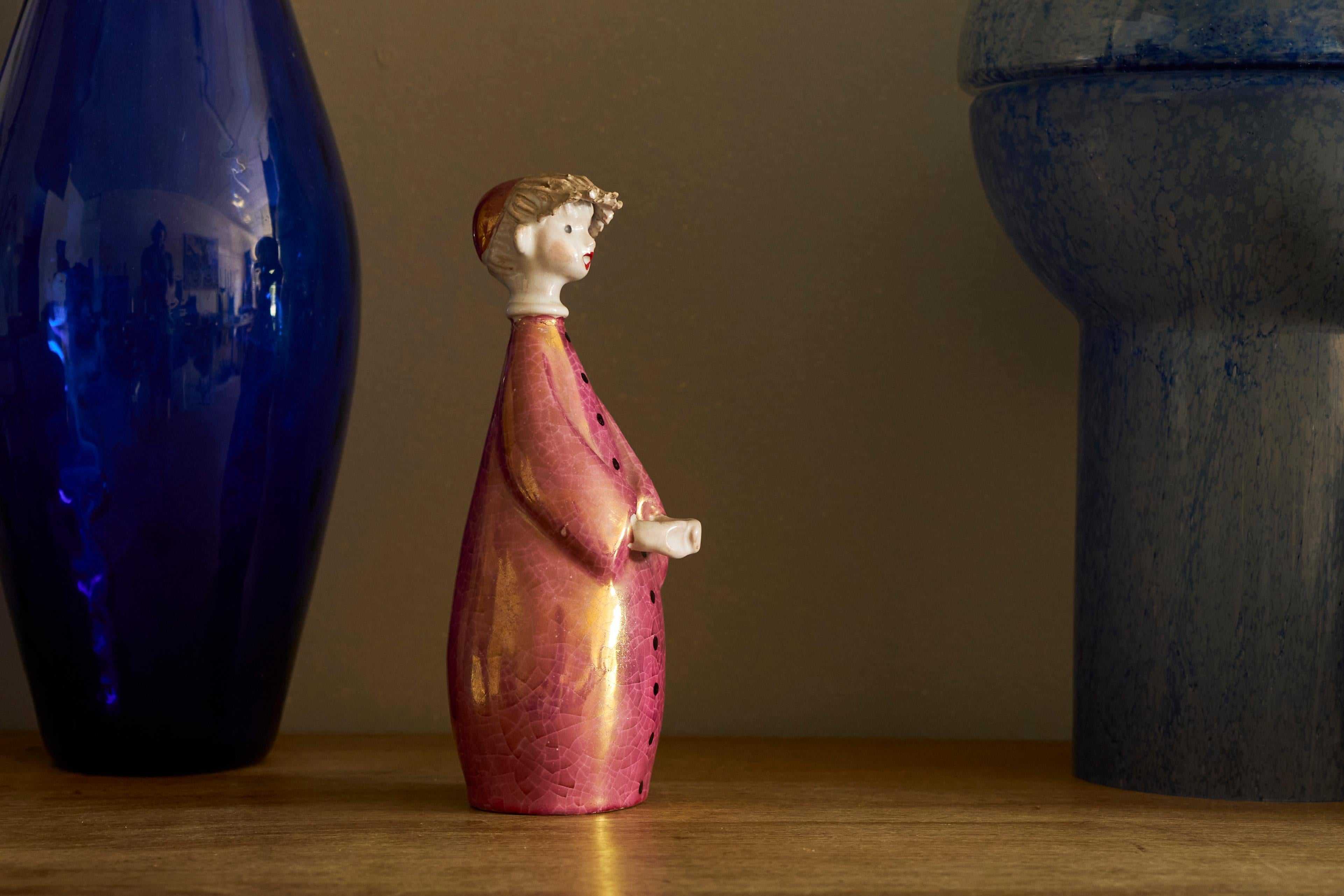 Adorable Italian Luster Glazed Studio Pottery Figurine 1960s In Good Condition For Sale In Meer, VAN