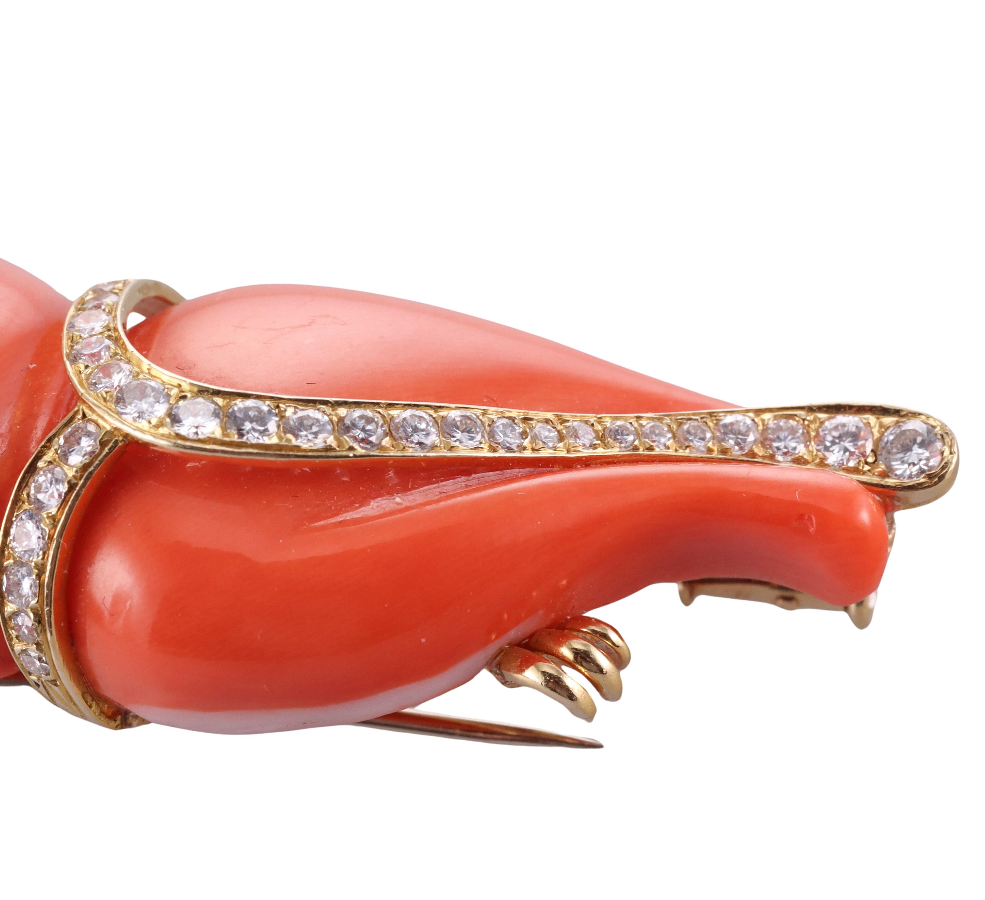 Taille cabochon Adorable broche hibou du maire français en or, corail, émeraude et diamant  en vente