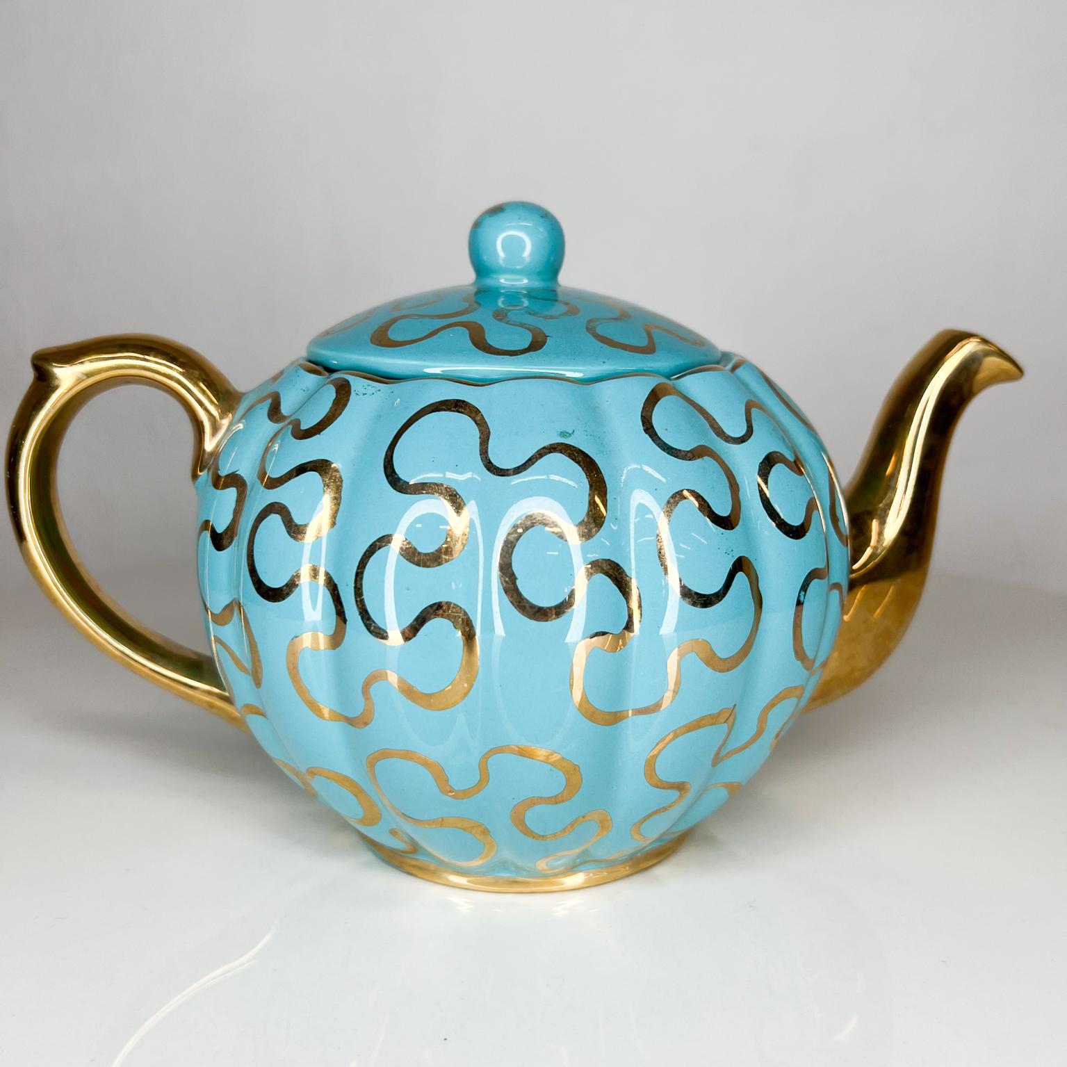 Verschnörkelte moderne Tiffany Aqua Gold Keramik-Teekanne, handbemalt (Ende des 20. Jahrhunderts)