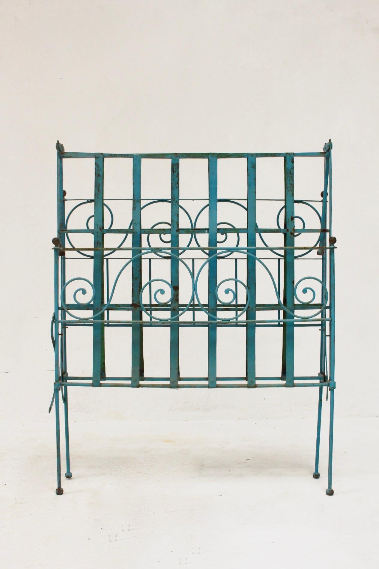 Adorable Old Blue Iron Spanish Campaign Folding Bed For Sale 11