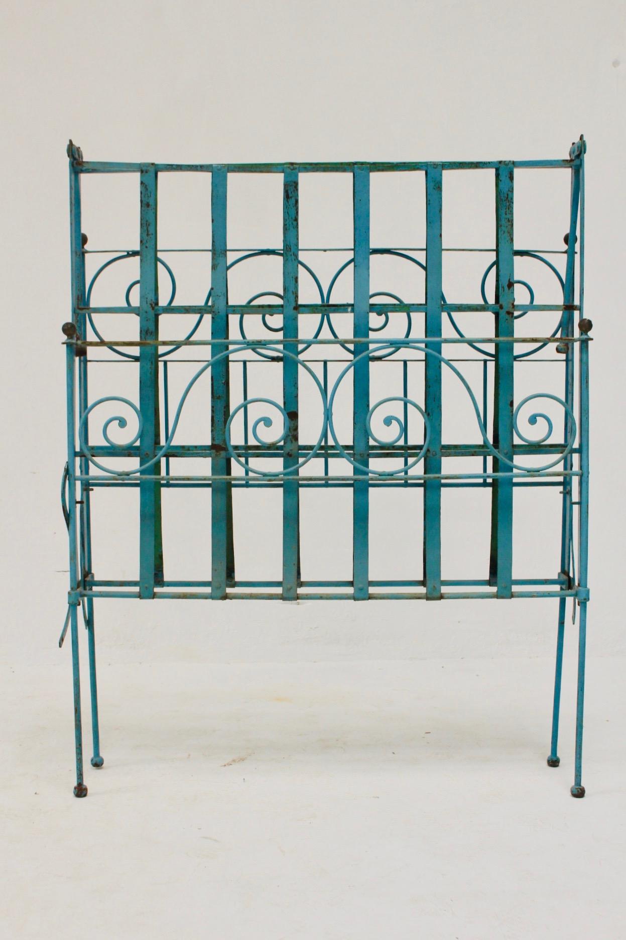 Adorable Old Blue Iron Spanish Campaign Folding Bed For Sale 12