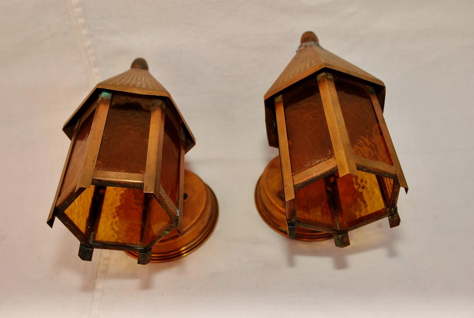Adorable Pair of 1940s Outdoor Copper Sconces In Good Condition In Los Angeles, CA