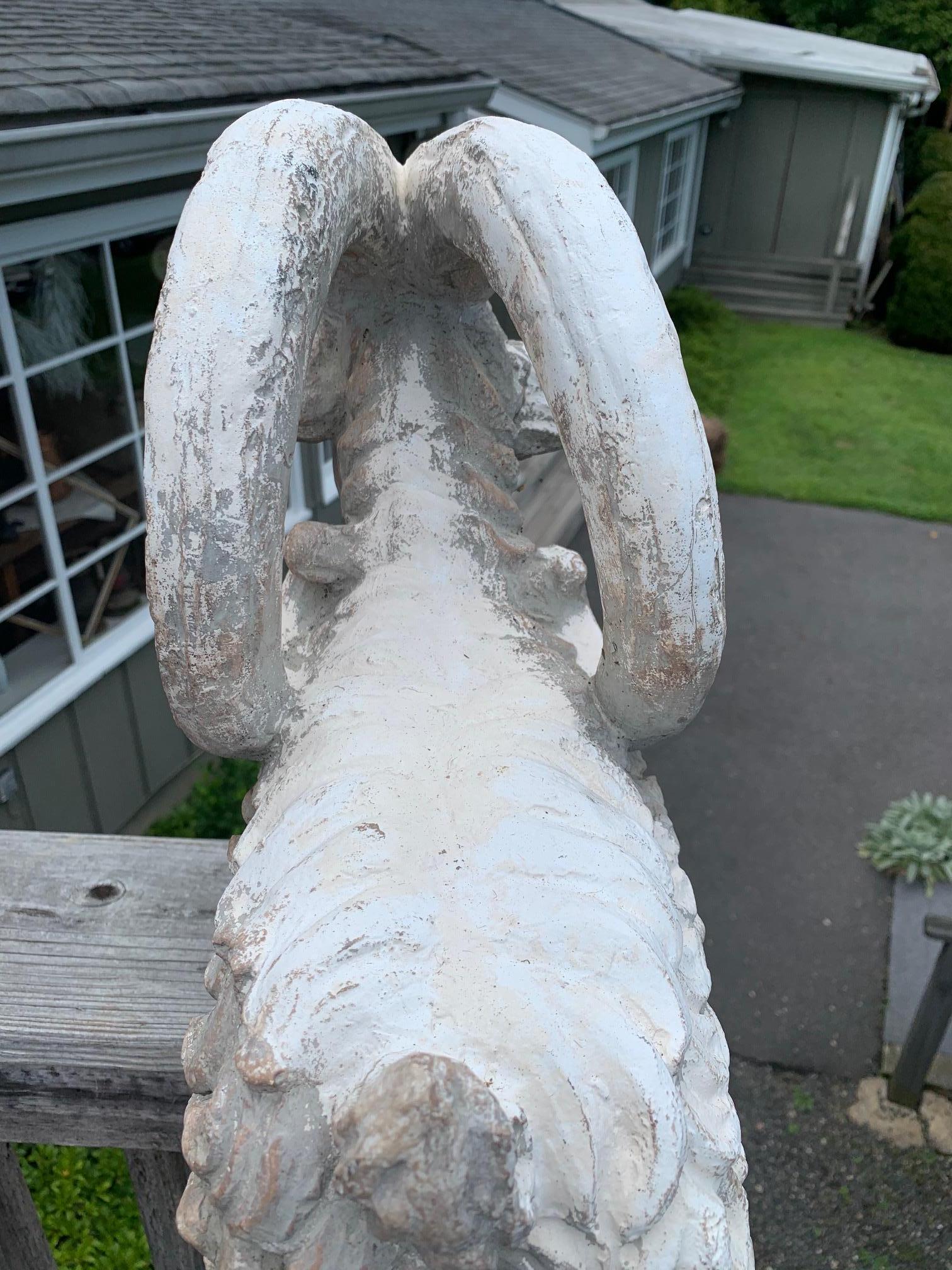 Wunderschöne Terrakotta-Skulptur eines Ziegenwals aus Billy Goat Ram im Angebot 2