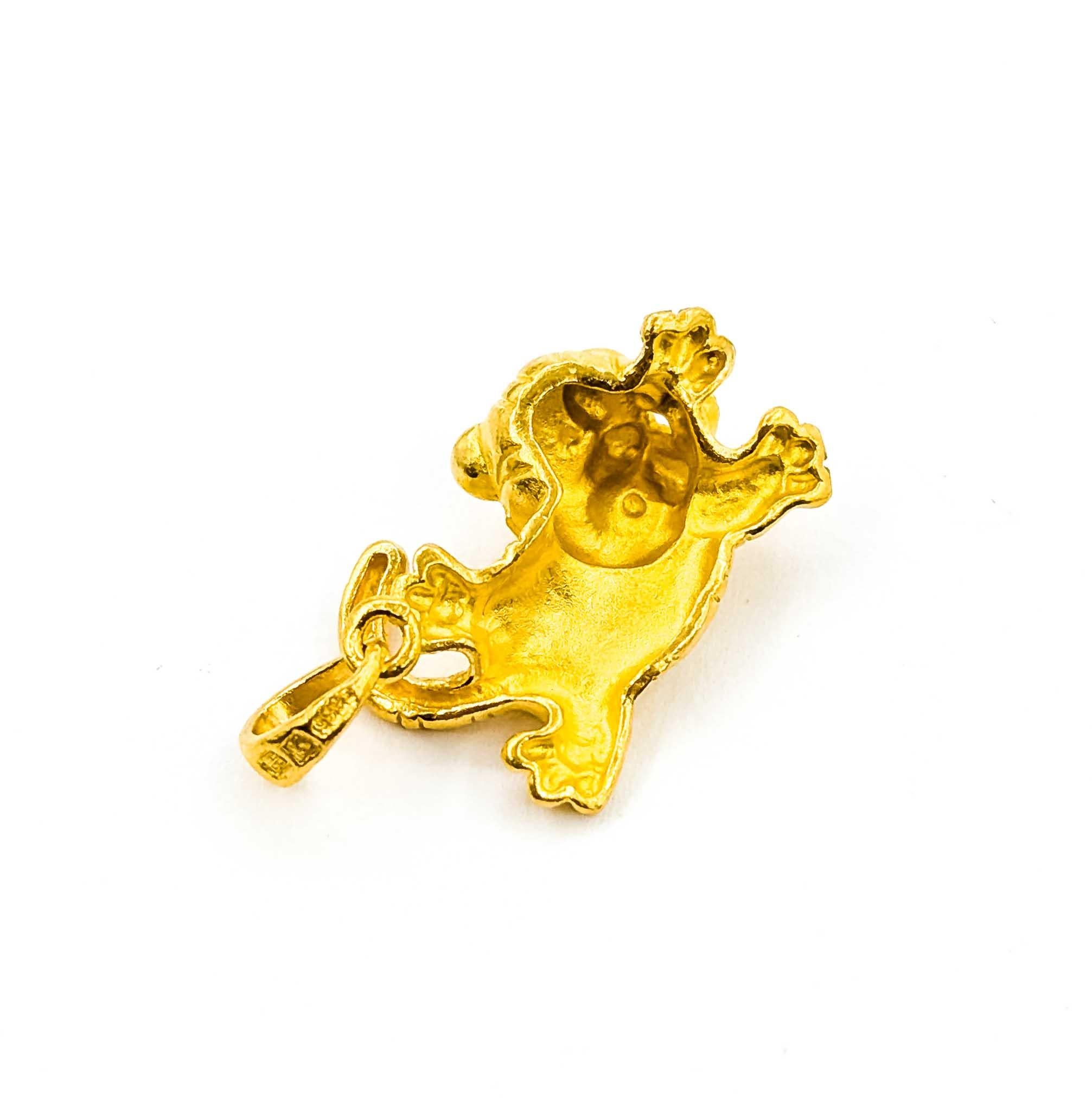 Adorable pendentif chaton tigré en or jaune 24k en vente 1