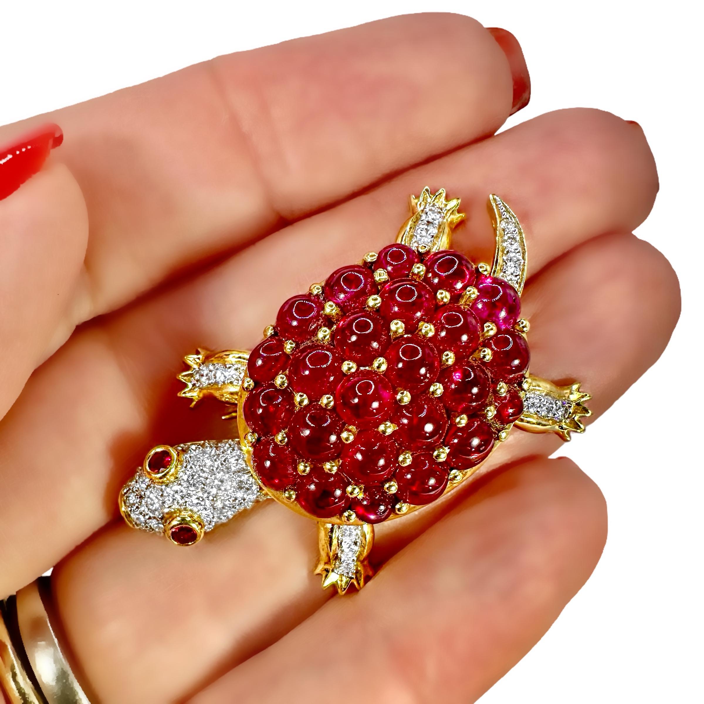 Adorable Turtle Brooch/Pendant with Motion in 18K Gold, Diamonds, and Rubies For Sale 13