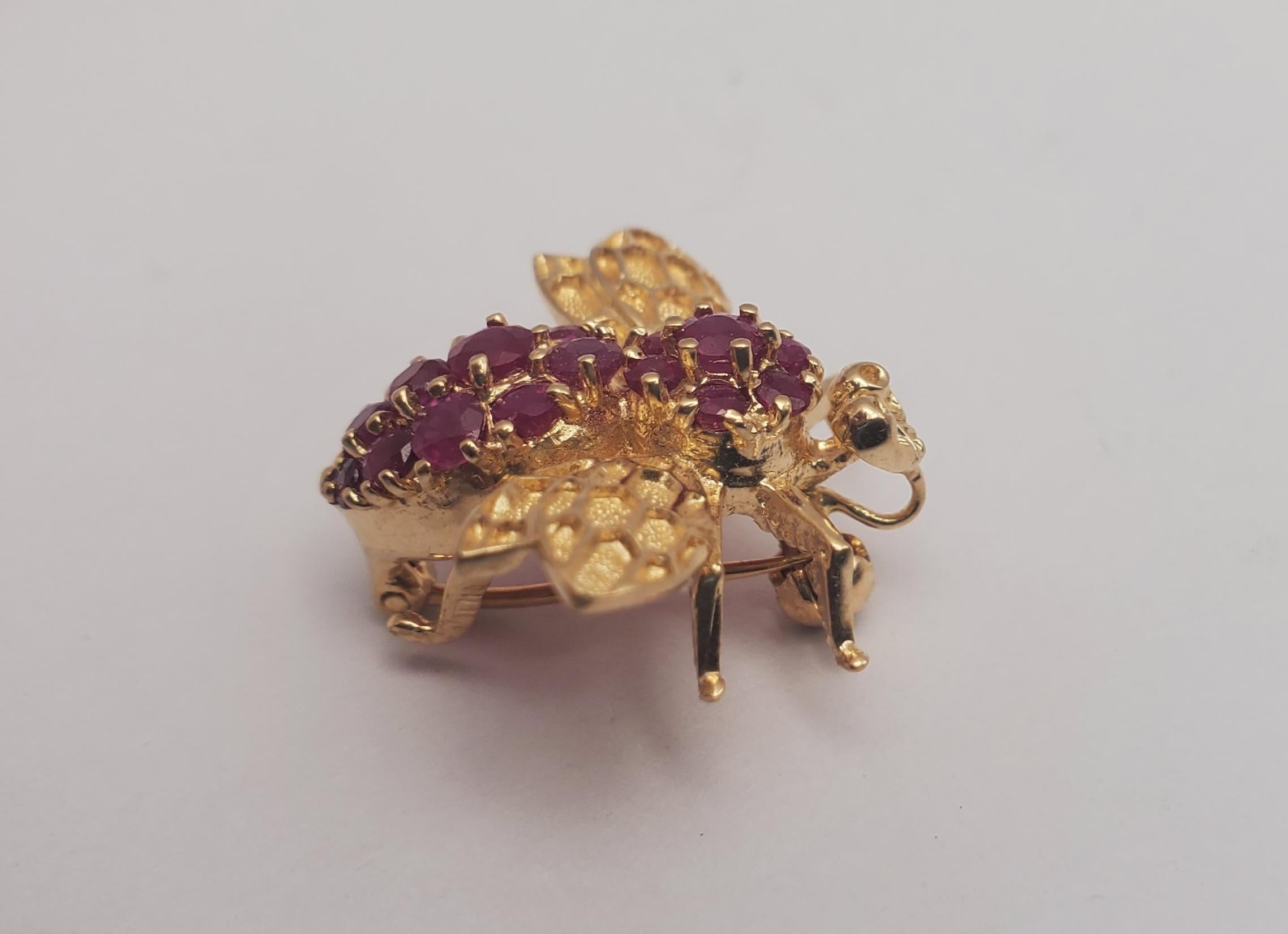 Round Cut Adorable Vintage 14Y 1.40tw Natural Ruby Bee Insect Pin/Brooch For Sale