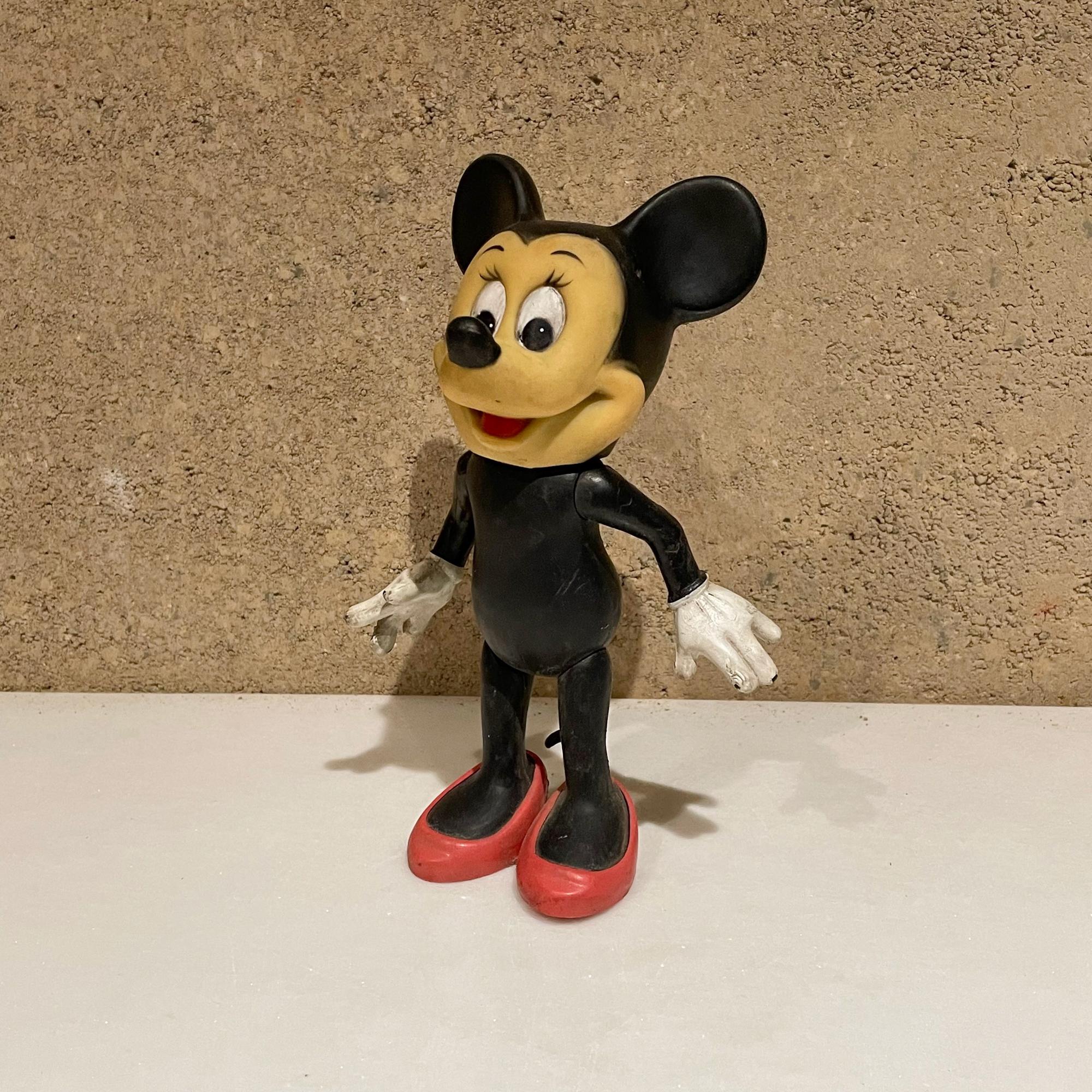 Minnie mouse
Adorable vintage minnie mouse doll figure by Walt Disney R Dakin & Co Hong Kong 1960s
Maker stamped
Original preowned unrestored vintage condition.
Measures: 7.5 H x 5 W x 3.5 D inches
Refer to images.
  

 
 
