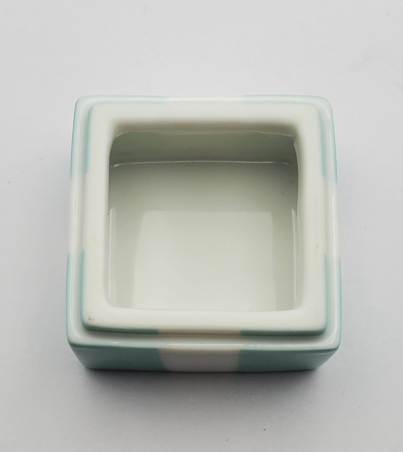 Adorable Vintage Porcelain Tiffany & Co. Japan Trinket Box  In Good Condition For Sale In Pittsburgh, PA