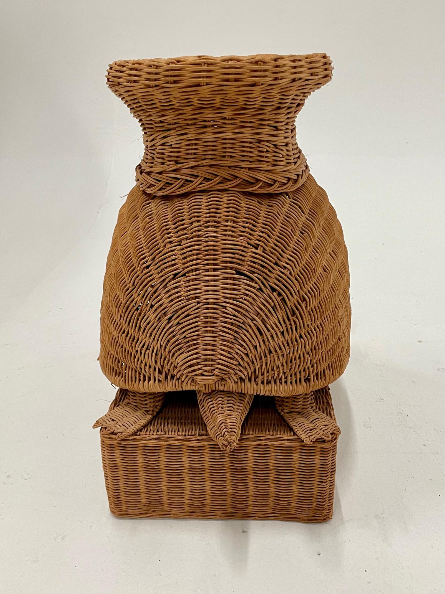 Adorable Vintage Wicker Turtle Shaped End Table In Good Condition For Sale In Hopewell, NJ