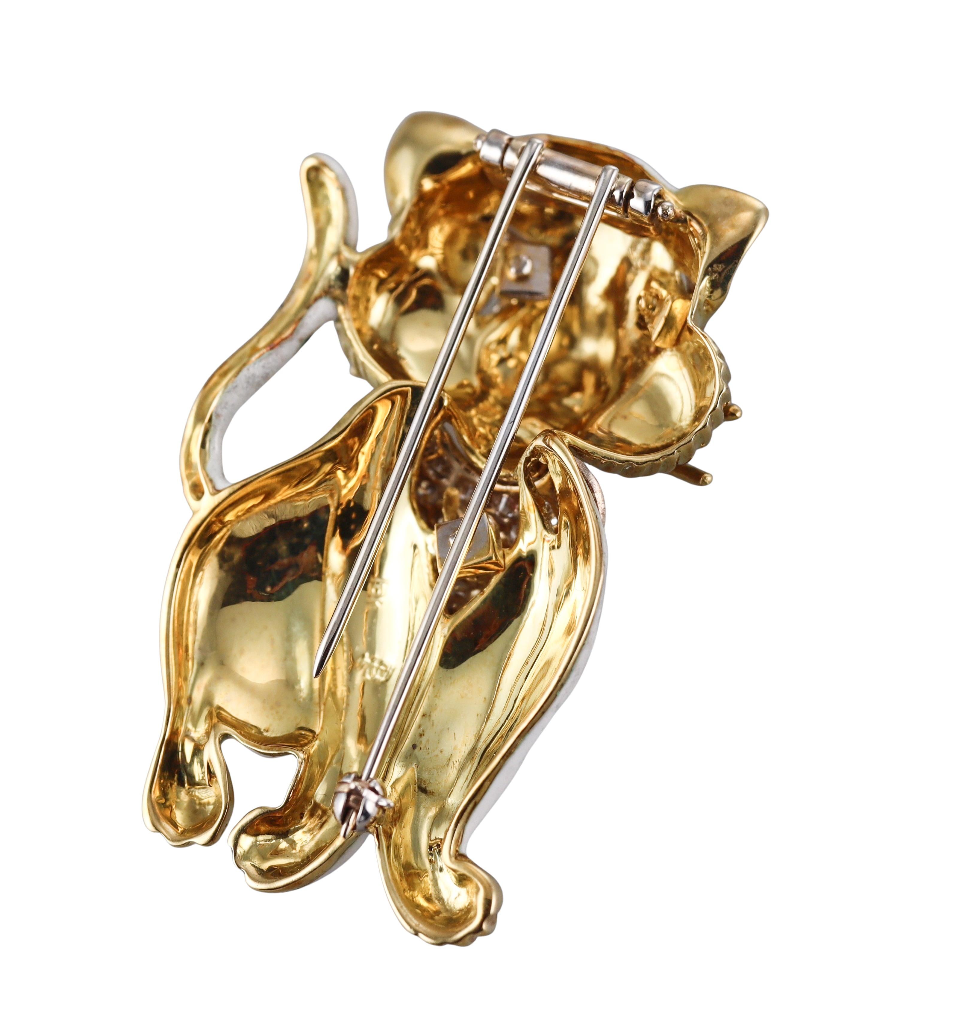 Round Cut Adorable 18k Yellow Gold Enamel Diamond Cat Brooch For Sale