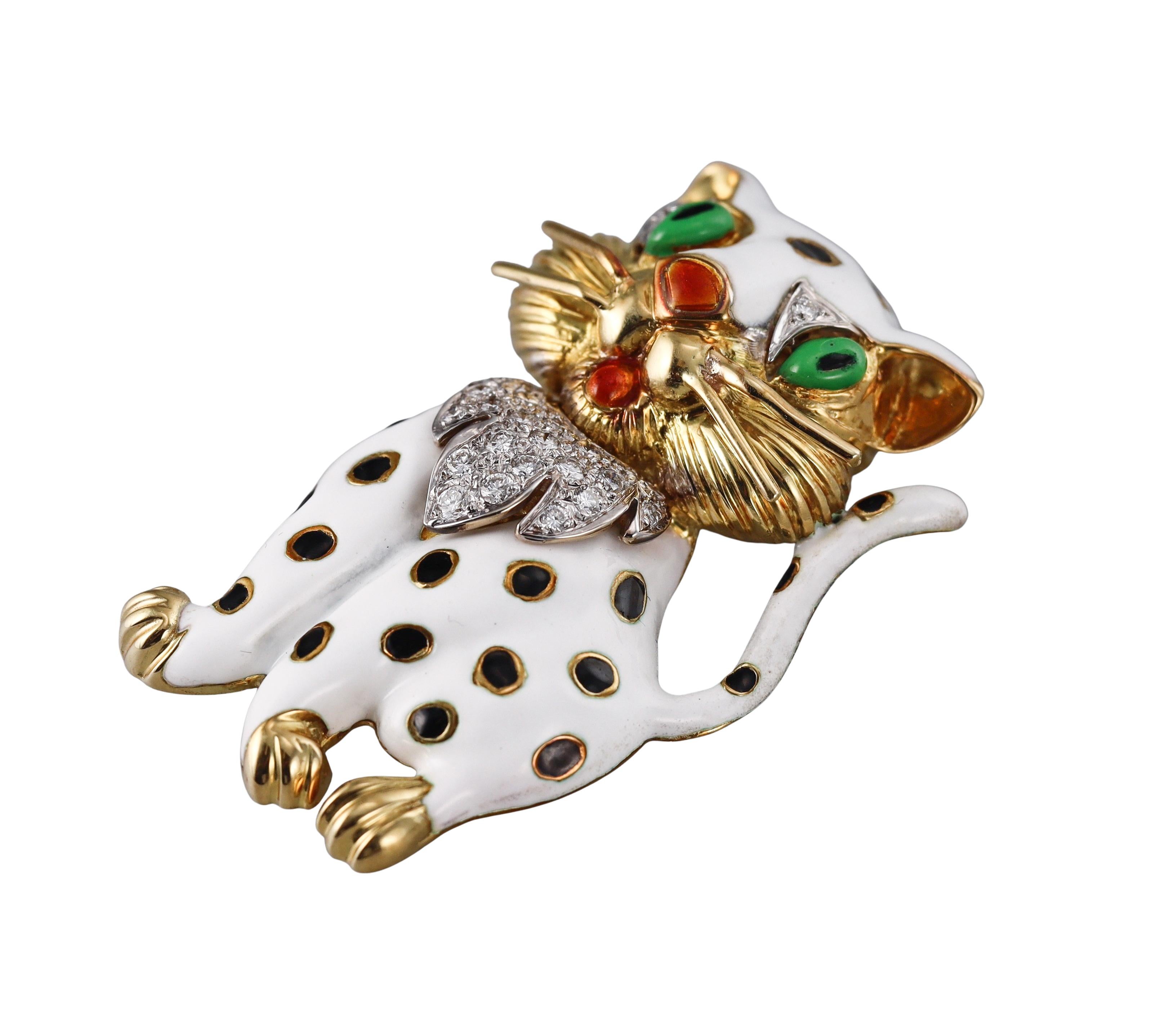 Women's or Men's Adorable 18k Yellow Gold Enamel Diamond Cat Brooch For Sale