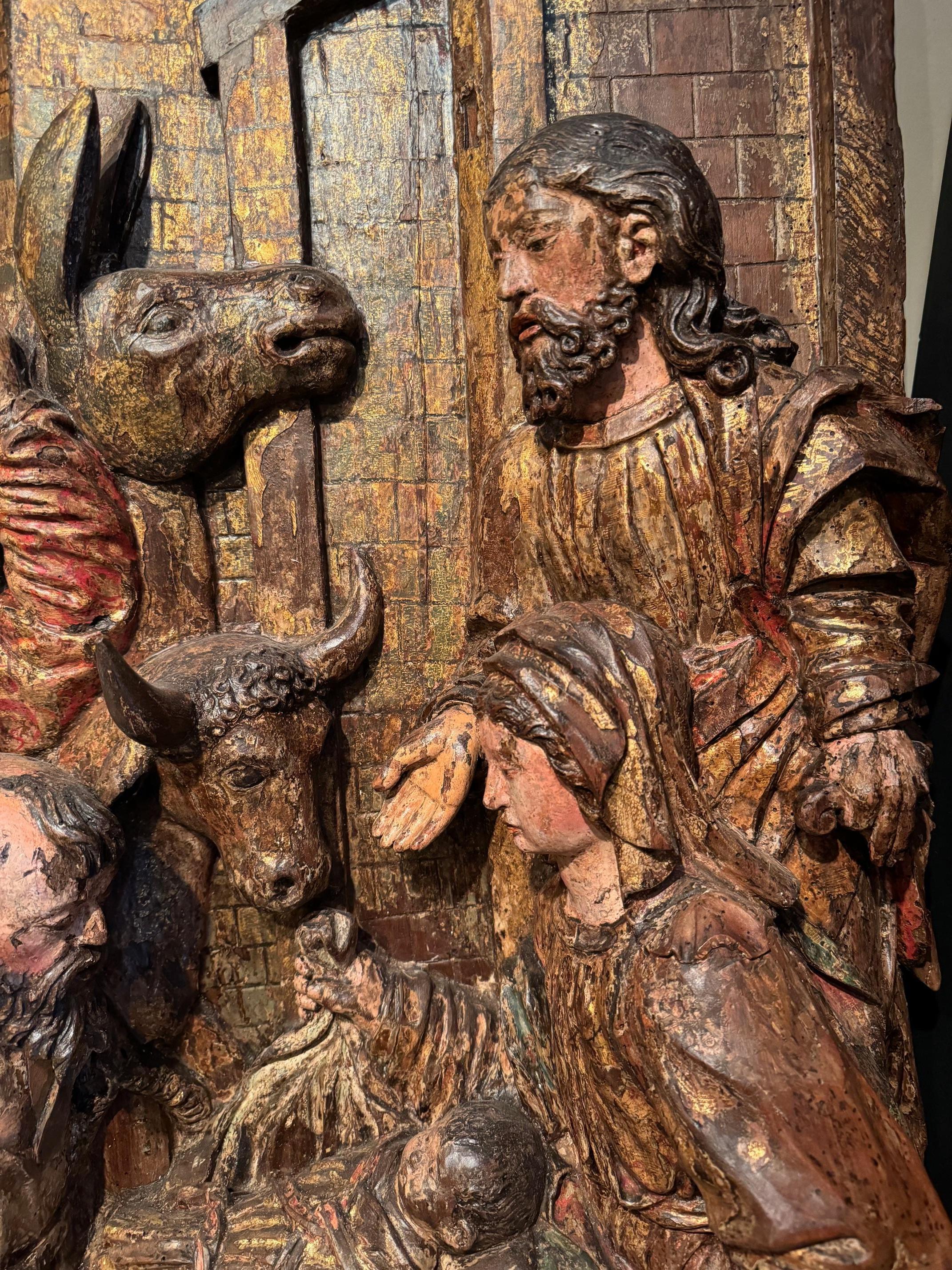 Grande altorilievo in legno intagliato e dorato, con molte tracce di policromia, che rappresenta l'Adorazione dei Pastori.
L'evangelista Luca menziona per la prima volta che la scena si svolge di notte. Una luce improvvisa, che spaventa i pastori,