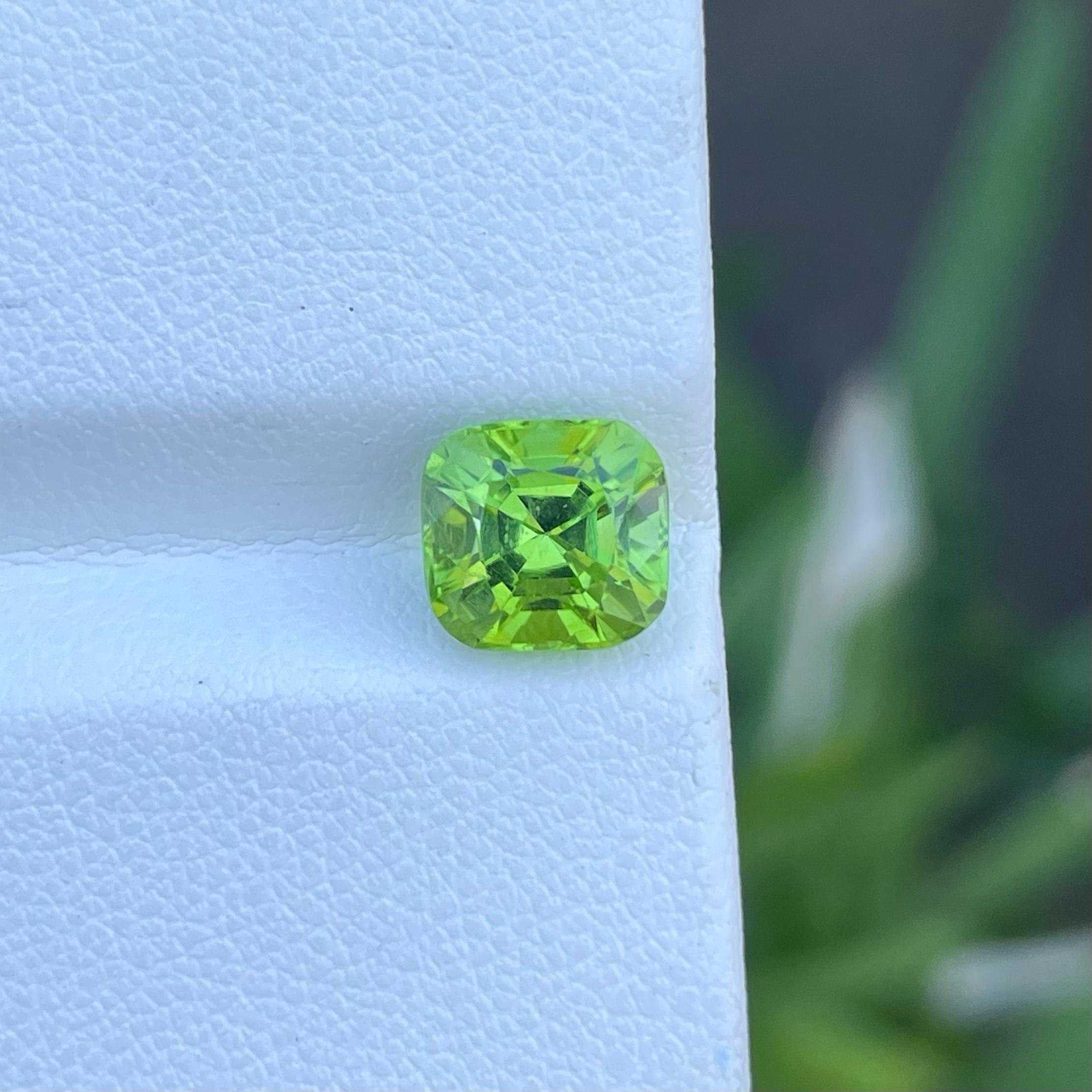 Adorn Yourself with Cushion Cut Natural Green Peridot Gemstone of 2.80 carats In New Condition For Sale In Bangkok, TH