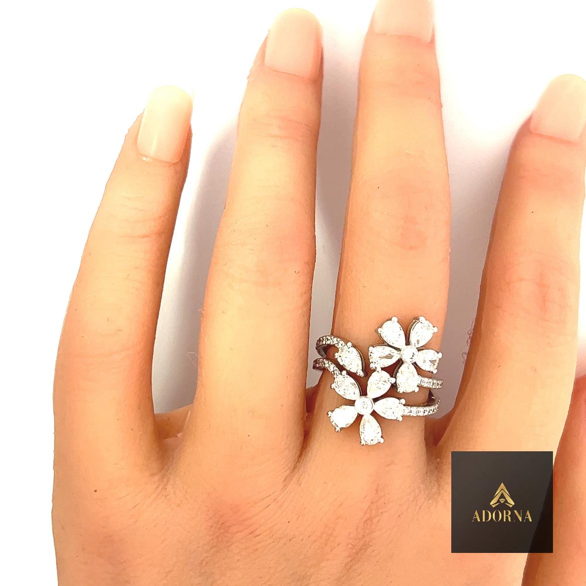 Adorna Lux - Claire 18-karat white gold ring In New Condition For Sale In Los Angeles, CA