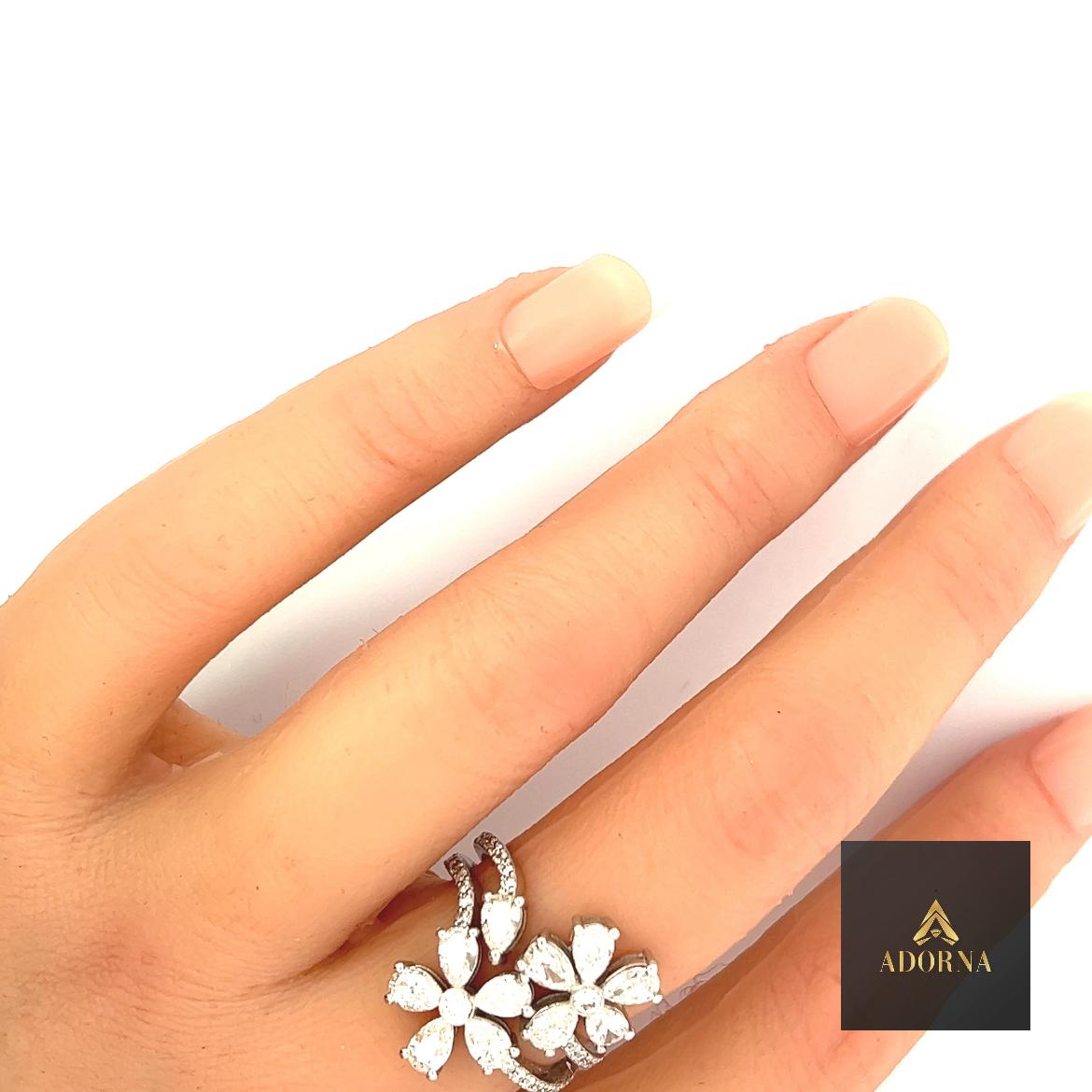 Adorna Lux - Claire 18-karat white gold ring For Sale 1