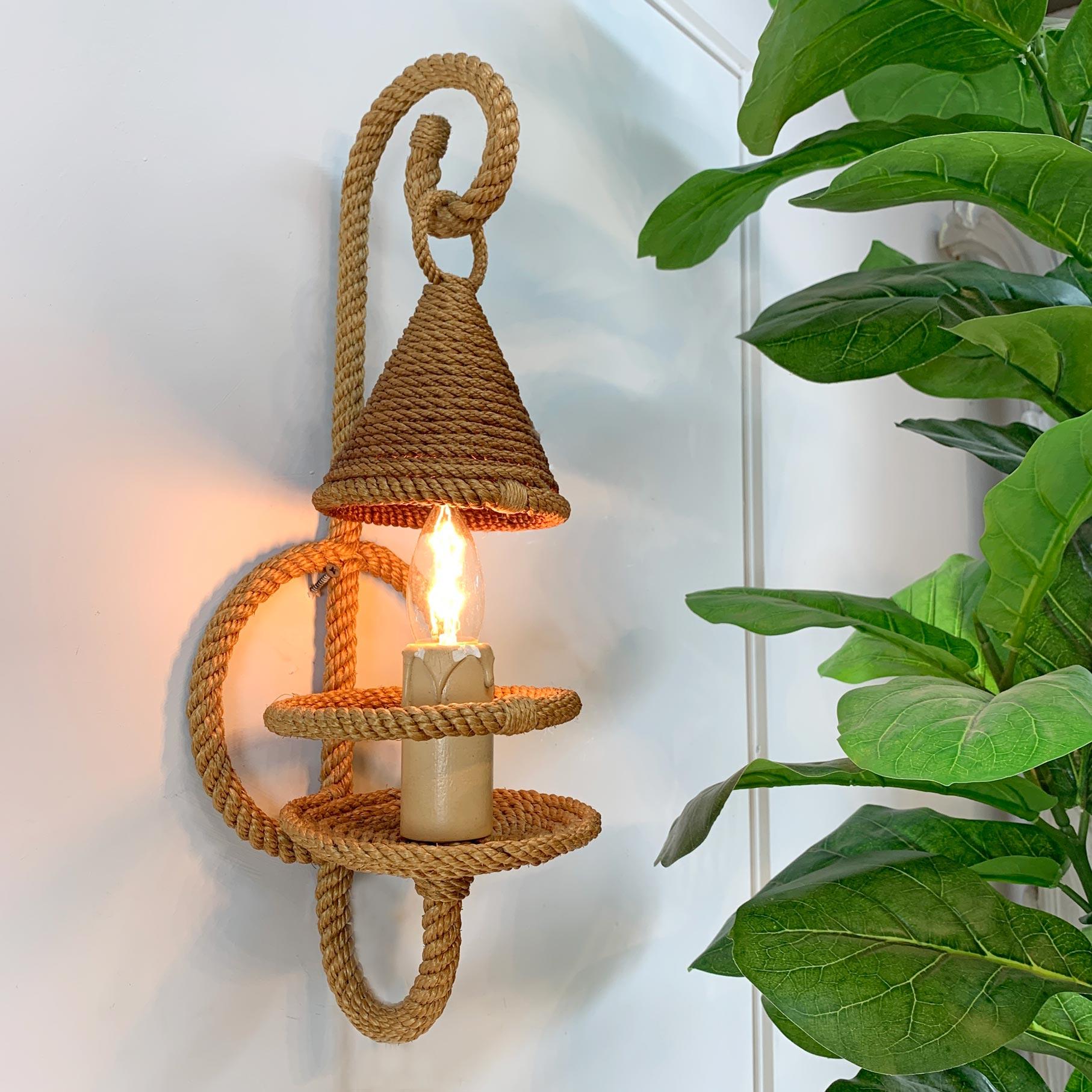 Hand crafted rope work wall light, probably by Adrian Audoux and Frida Minet, dating to the 1950's

47cm Height, 16cm Depth, 16cm Width

The light takes a single large bayonet bulb