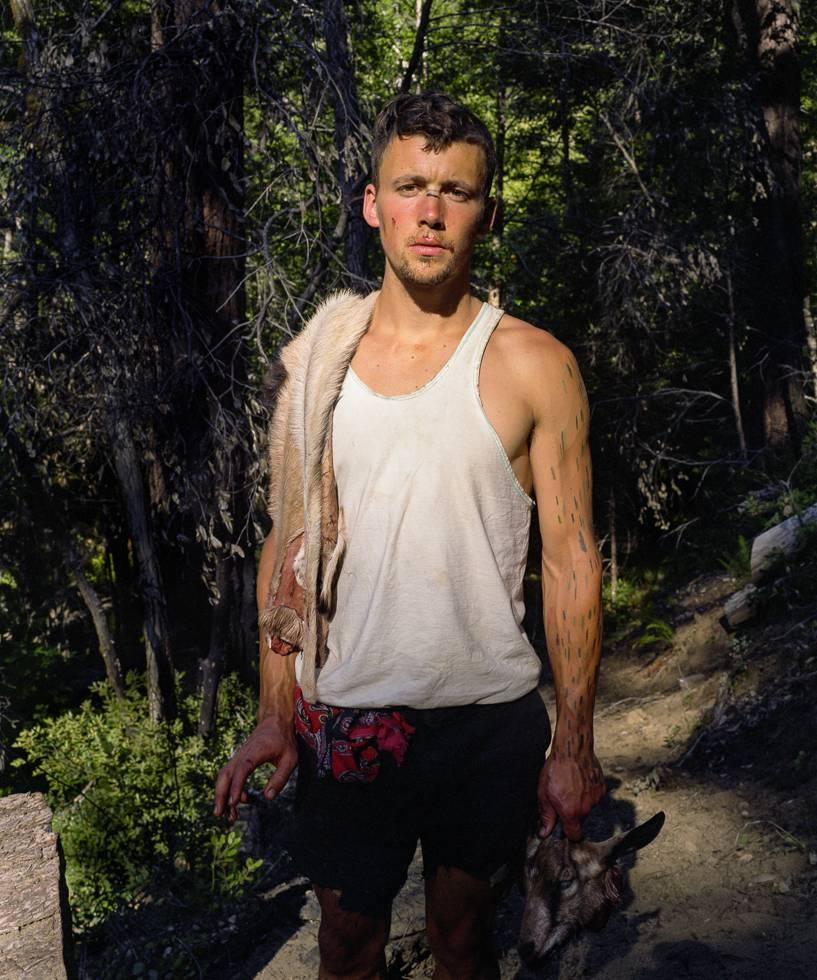 Portrait Photograph di Adrain Chesser - Baffi di sangue