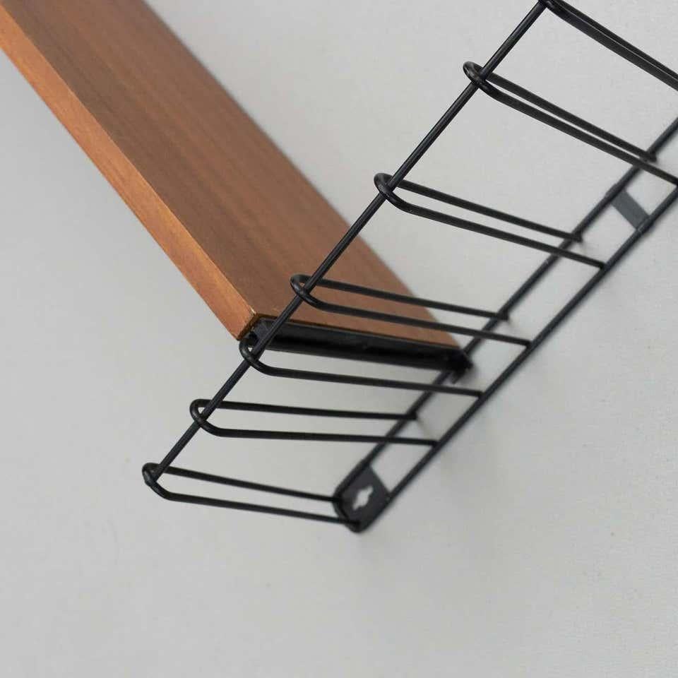 Metà XX secolo Adriaan Dekker per Tomado Due mensole modulari da appendere a parete, 1958 in vendita