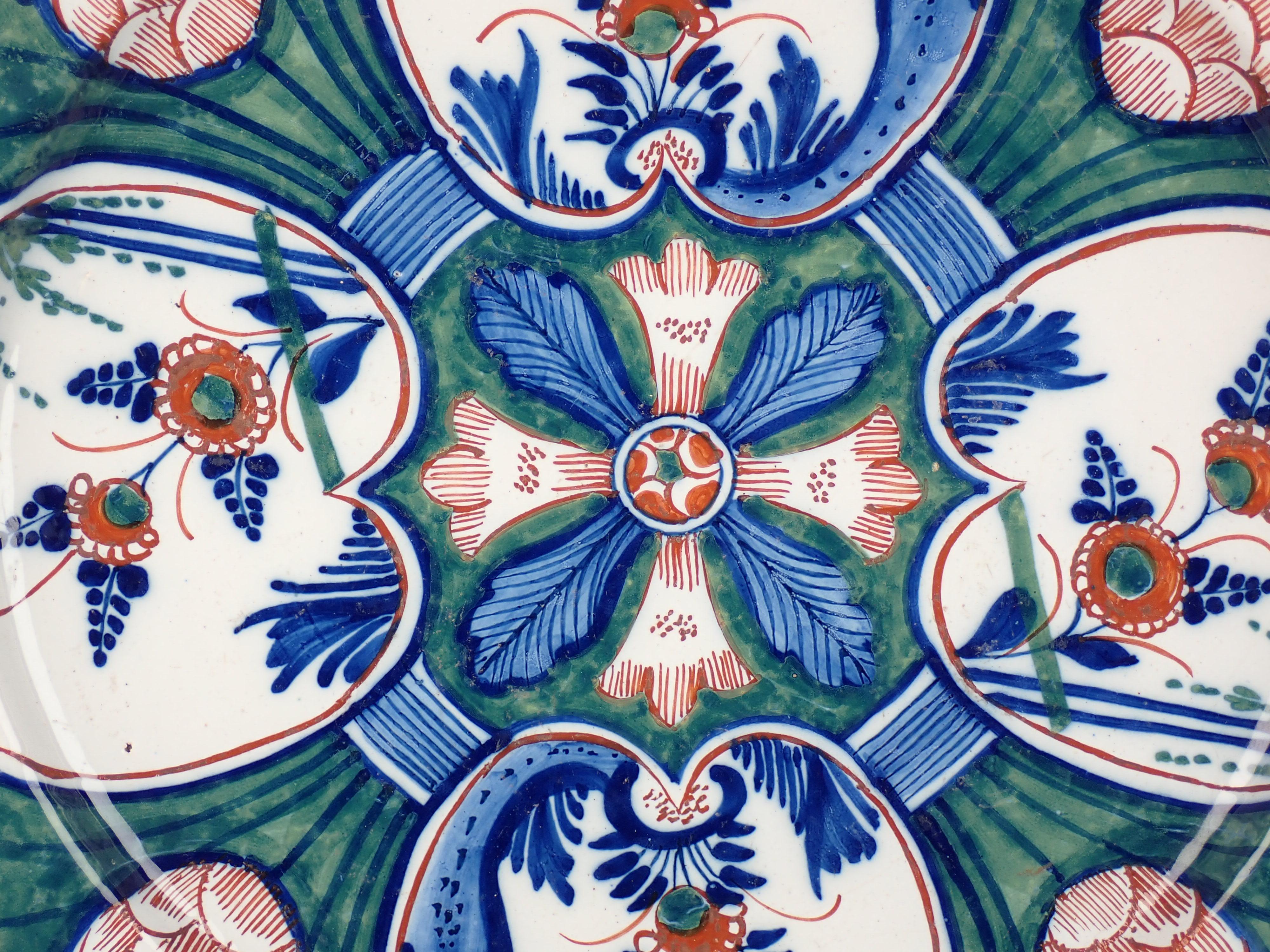 Chinoiseries Adriaan Rijsselberg, Grieckse A - « Four Hearts Dish » vert de Delft  A.I.C., début du 18ème siècle en vente
