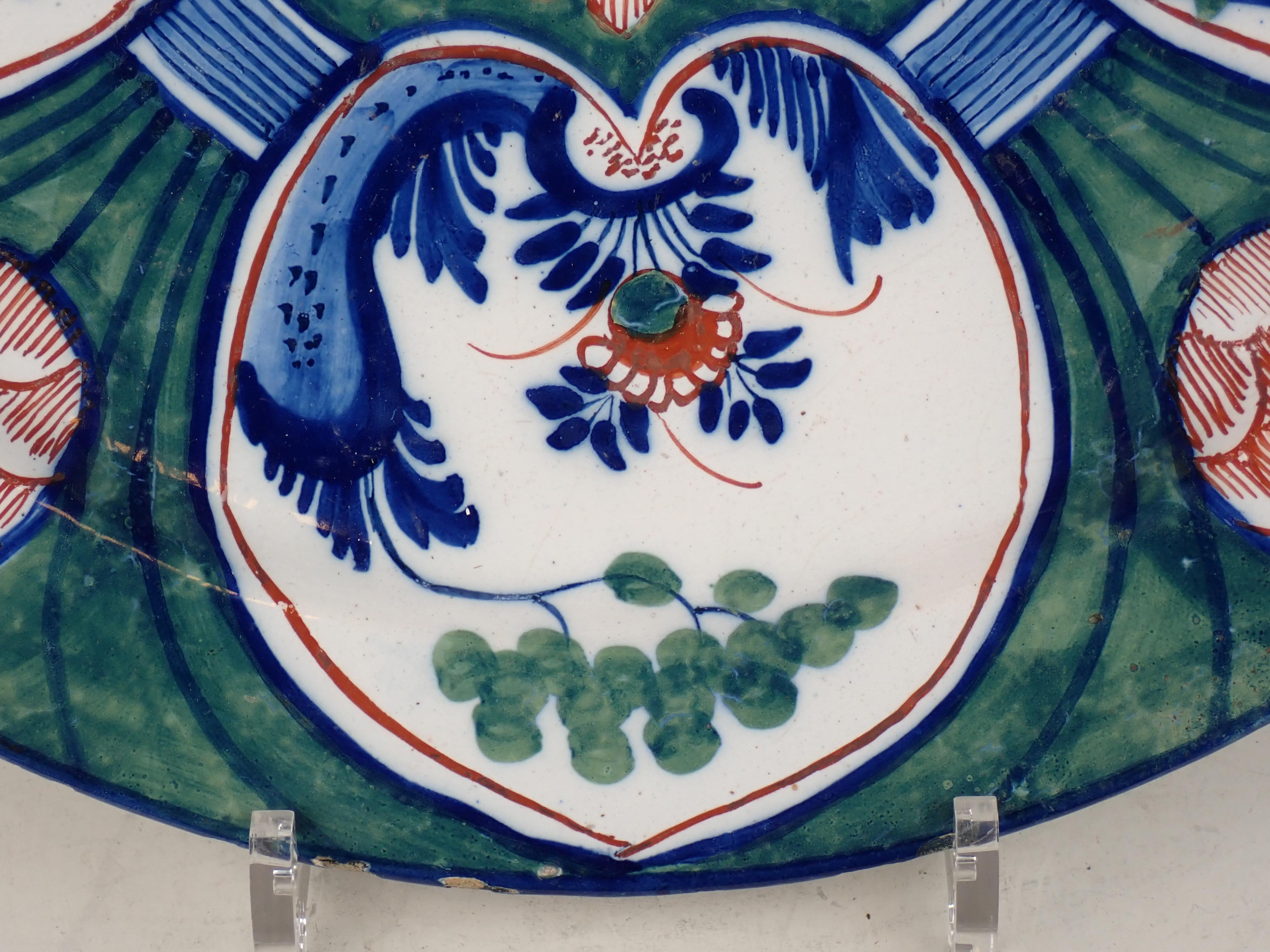 XVIIIe siècle Adriaan Rijsselberg, Grieckse A - « Four Hearts Dish » vert de Delft  A.I.C., début du 18ème siècle en vente
