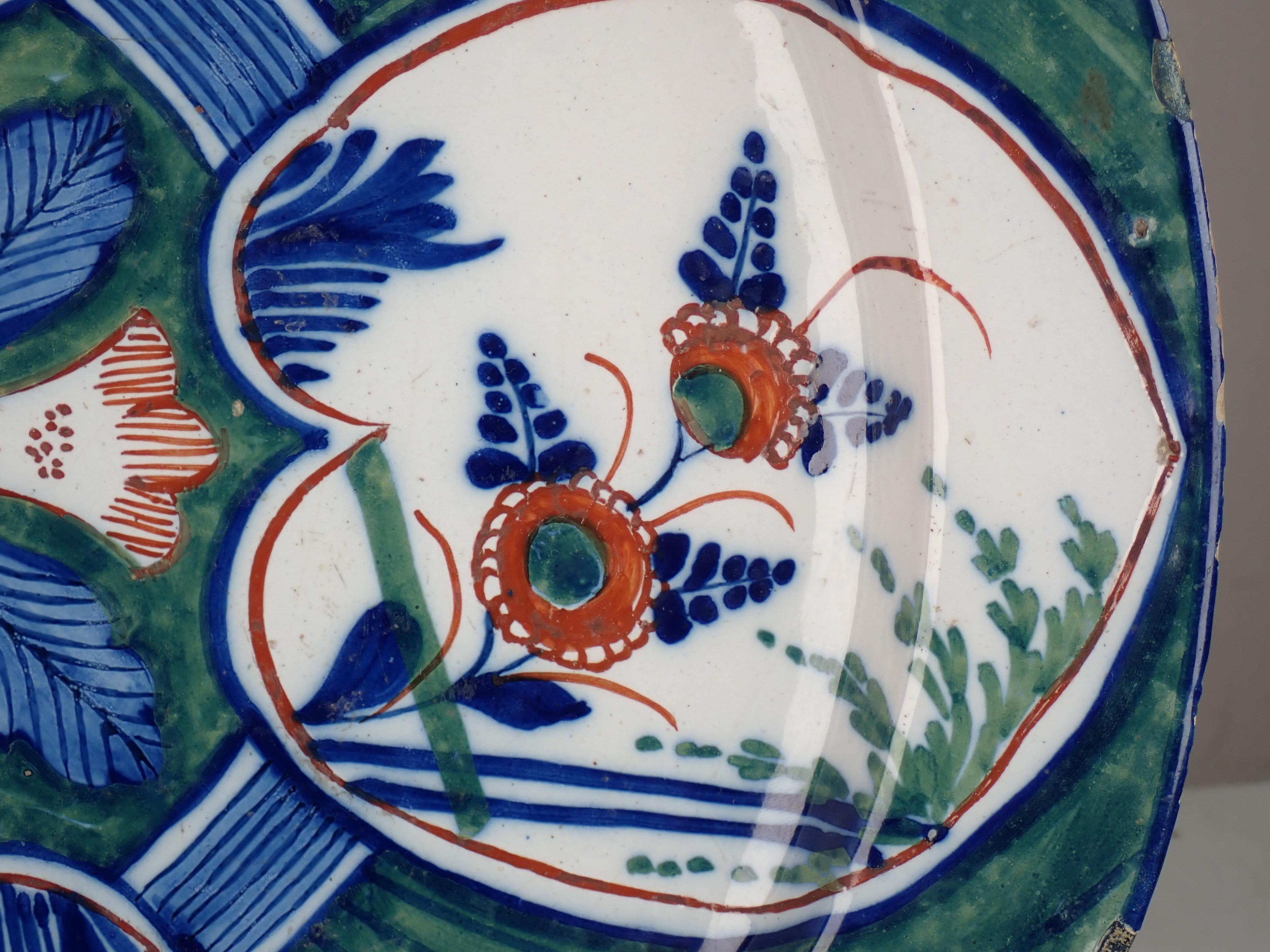 Adriaan Rijsselberg, Grieckse A - « Four Hearts Dish » vert de Delft  A.I.C., début du 18ème siècle en vente 1