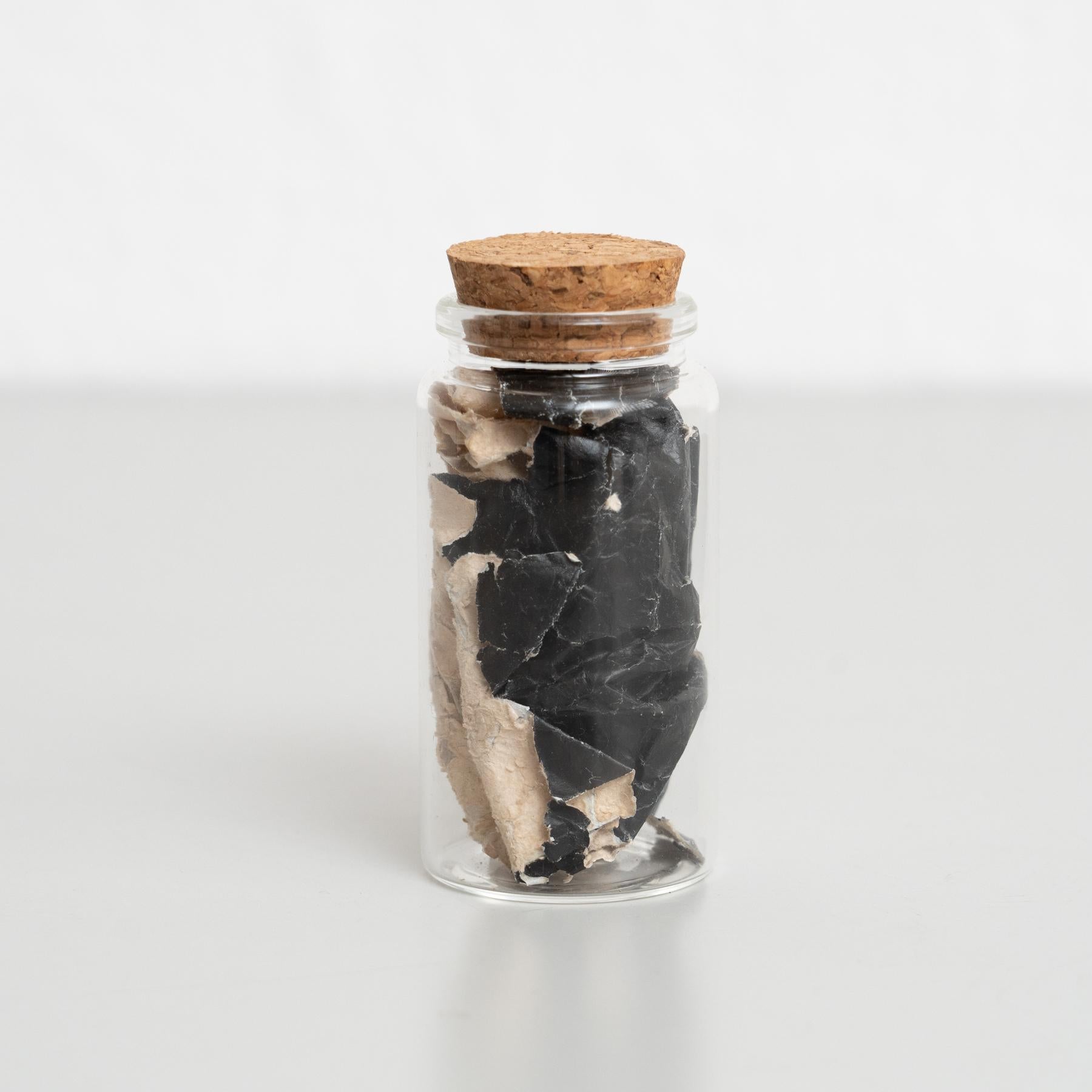 Œuvre d'art conceptuelle d'Adrian sur une bouteille en verre Bon état - En vente à Barcelona, Barcelona