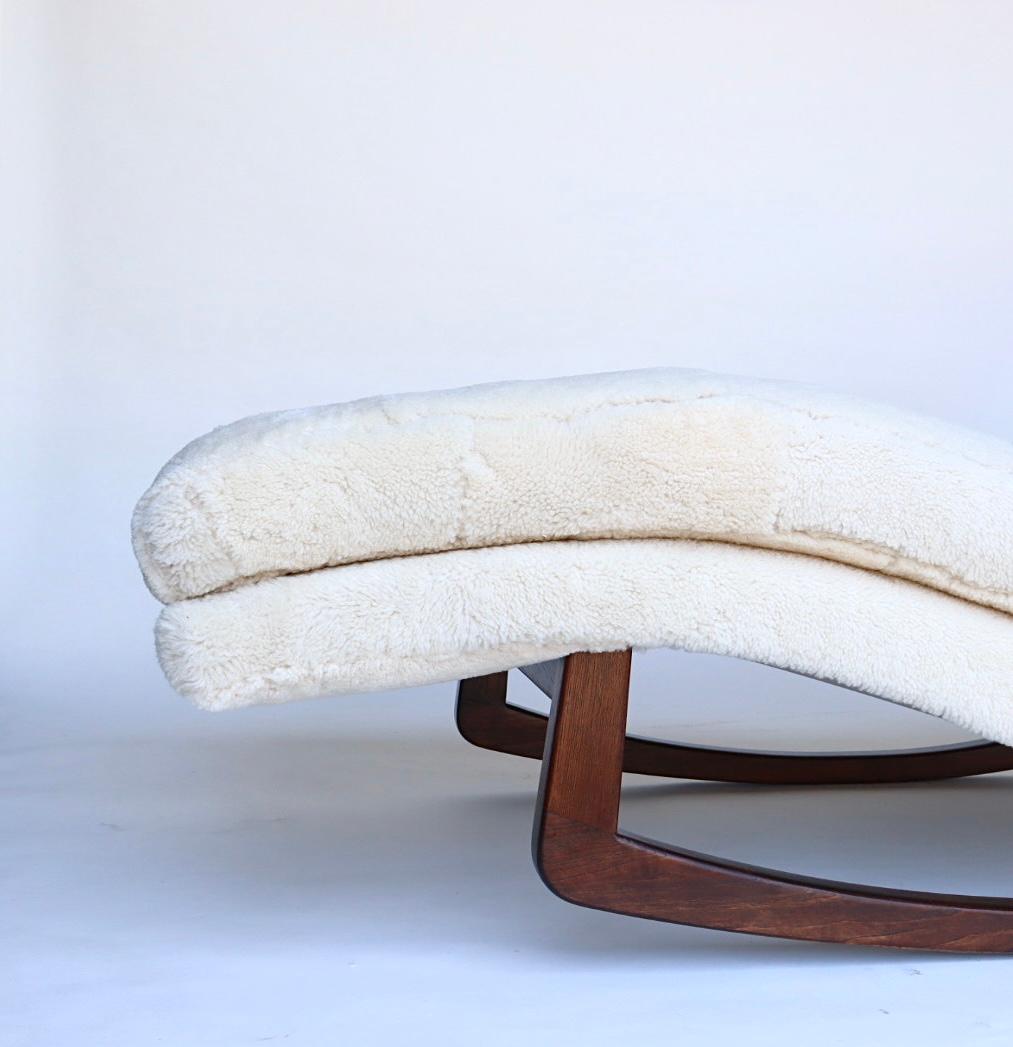 This Adrian Pearsall chaise rocker has been upholstered in cozy, lush and luxurious ivory shearling, it has an ergonomic shape which makes it the perfect lounger for relaxing, dreaming and napping. This is an incredible piece for both comfort and