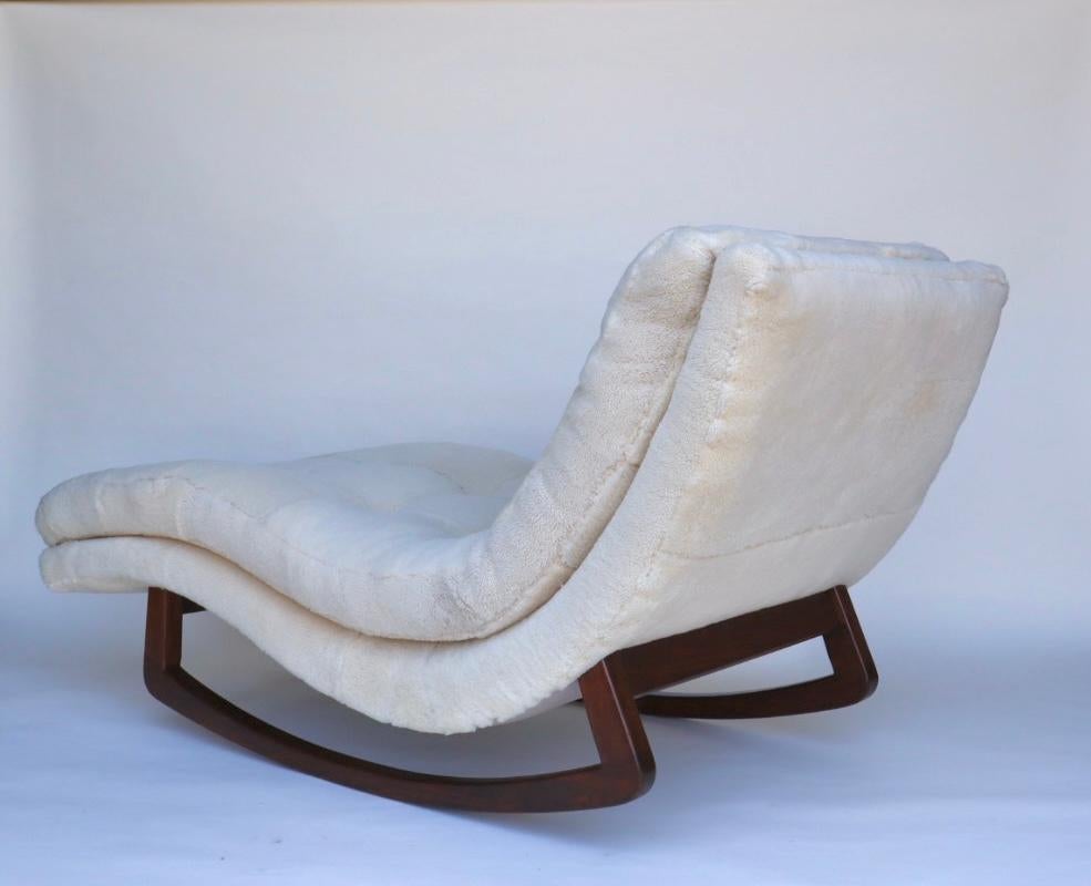 Adrian Pearsal Waive Chaise Rocker Lounge in Ivory Shearling and Walnut In Excellent Condition In San Diego, CA